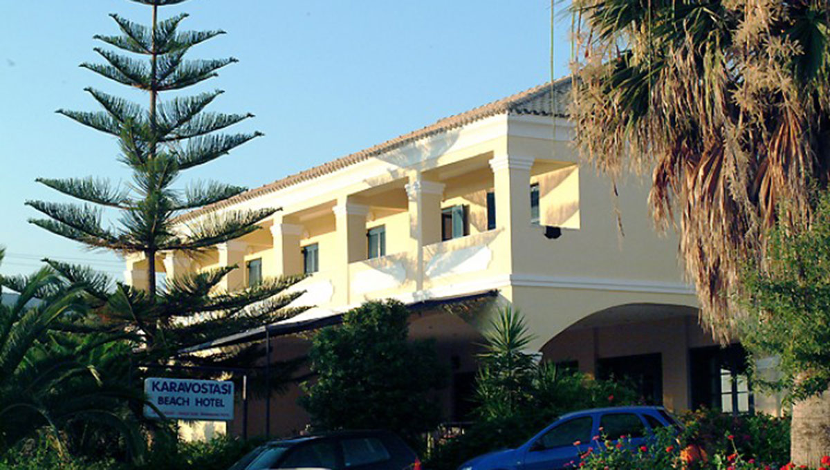 Hotel Karavostasi beach.jpg