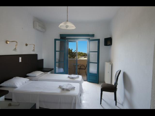 Hotel Karavostasi room 2.jpg