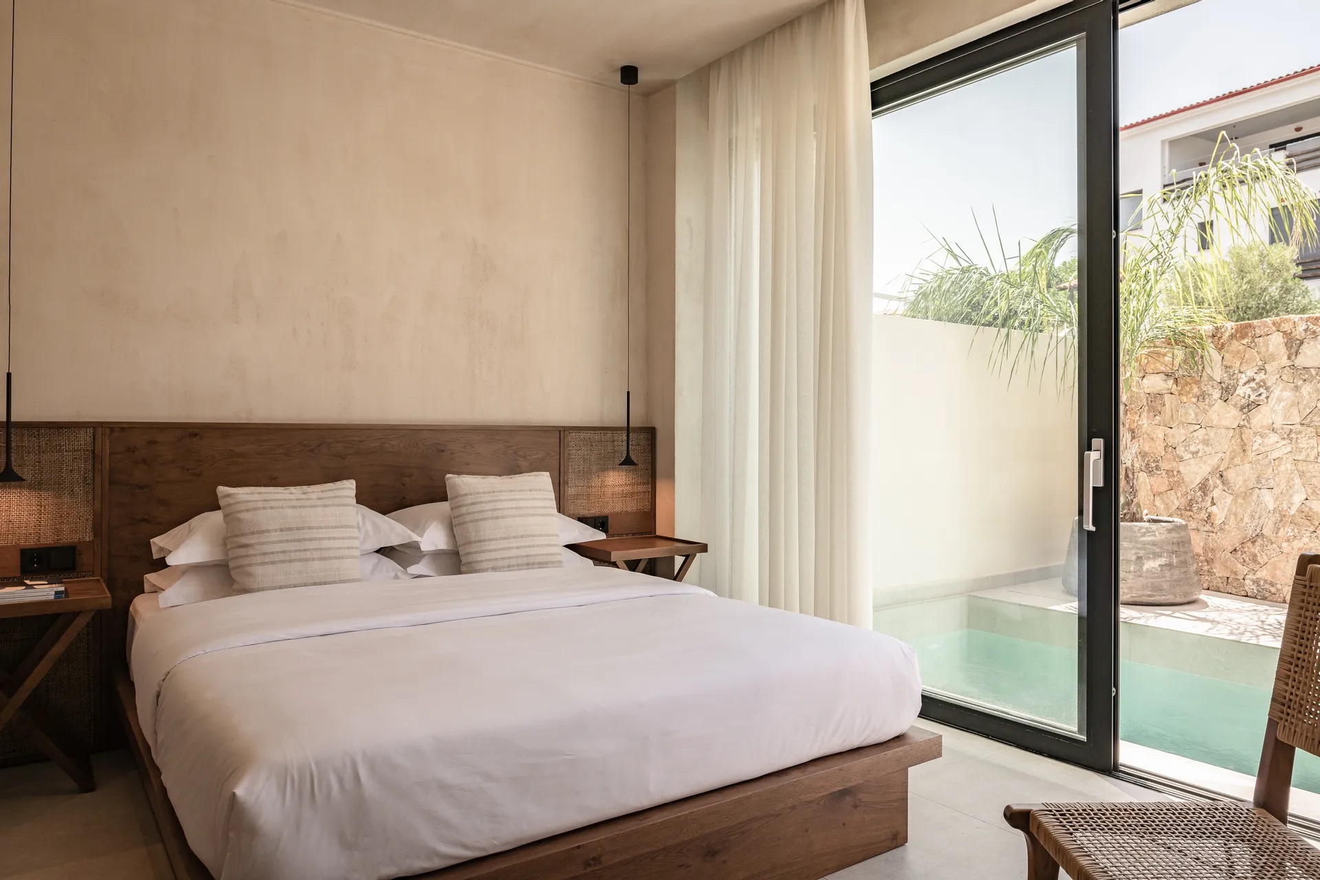 Seven Rocks-Junior suite privatni bazen.jpg