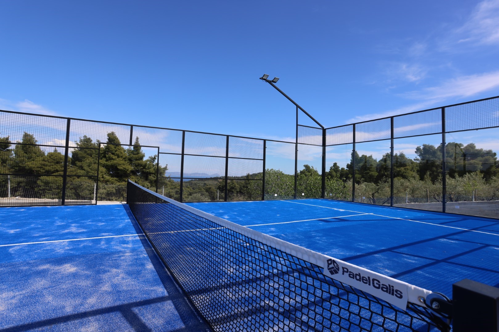 Blue Avenue-Teren za tenis.jpg