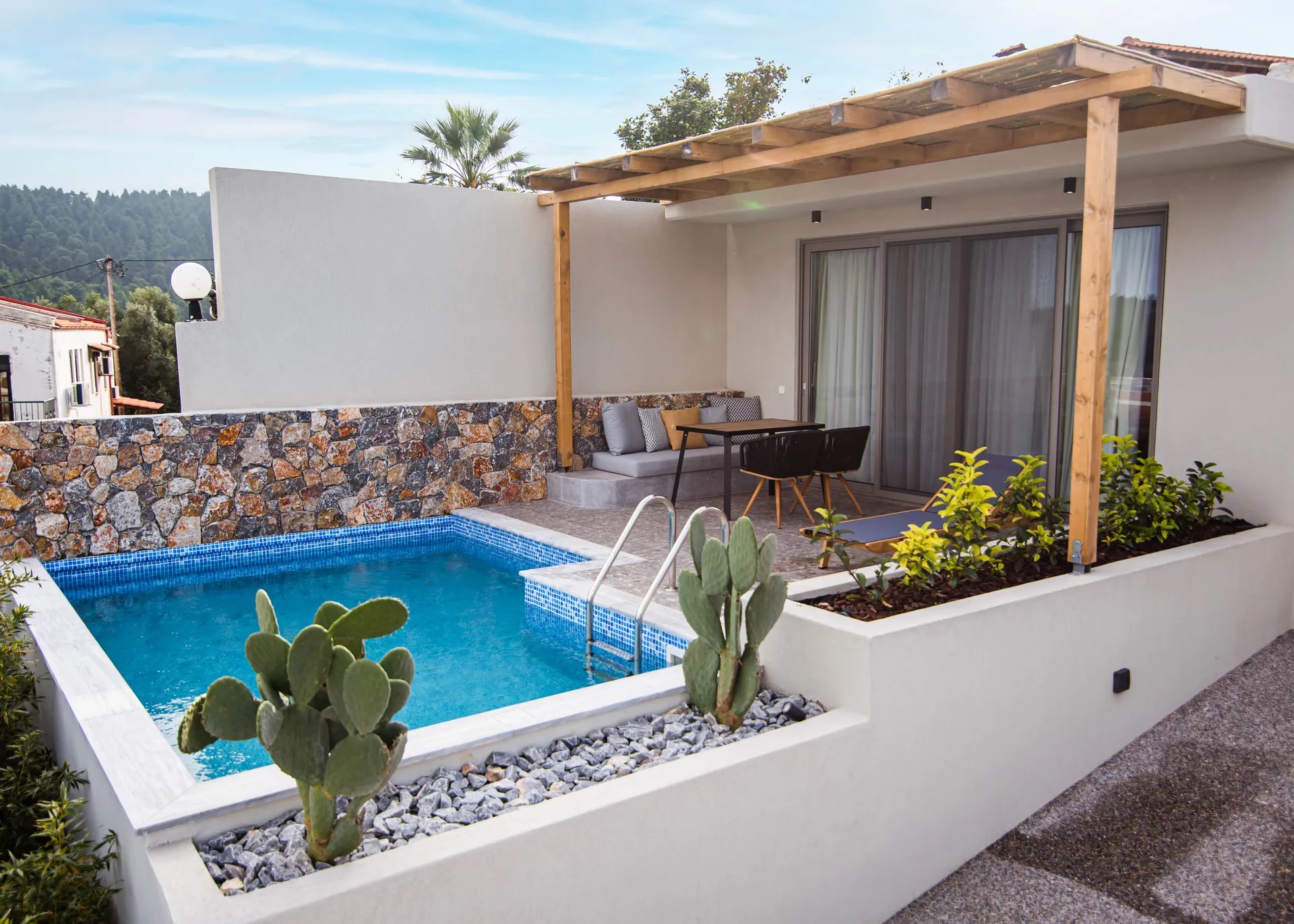 Kaktus Suites-Suite bazen.jpg
