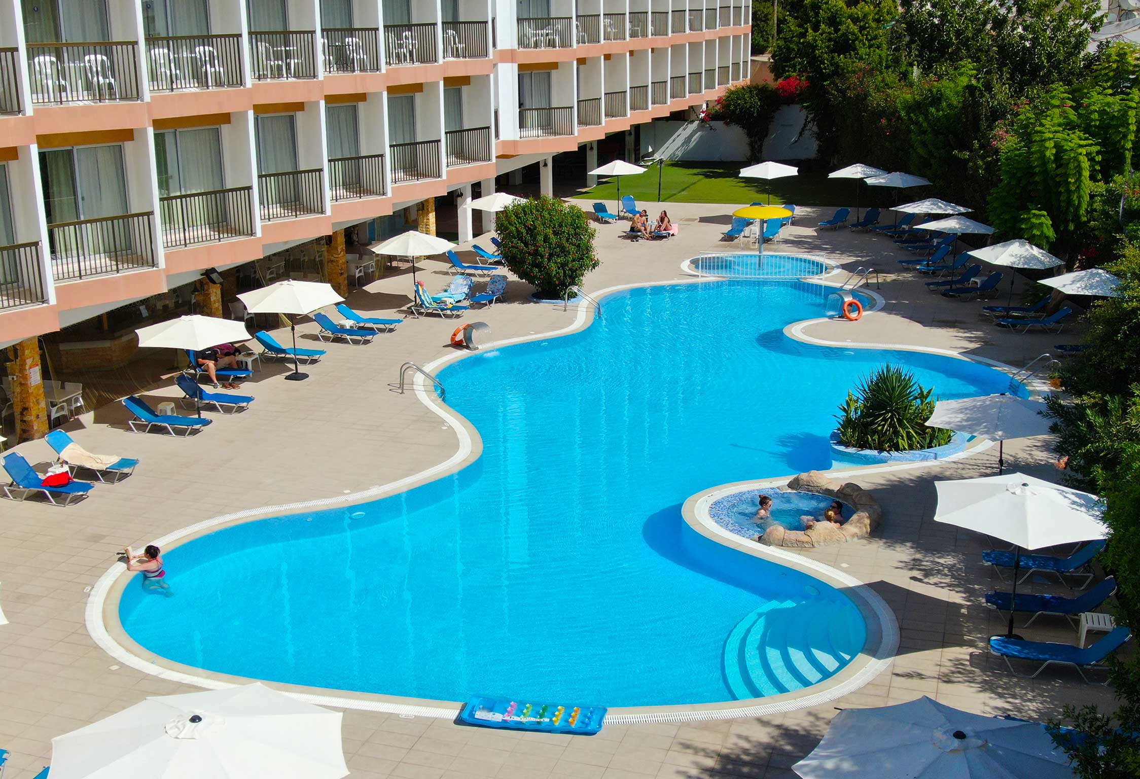 Avlida Hotel-Spoljasnji bazen.jpg
