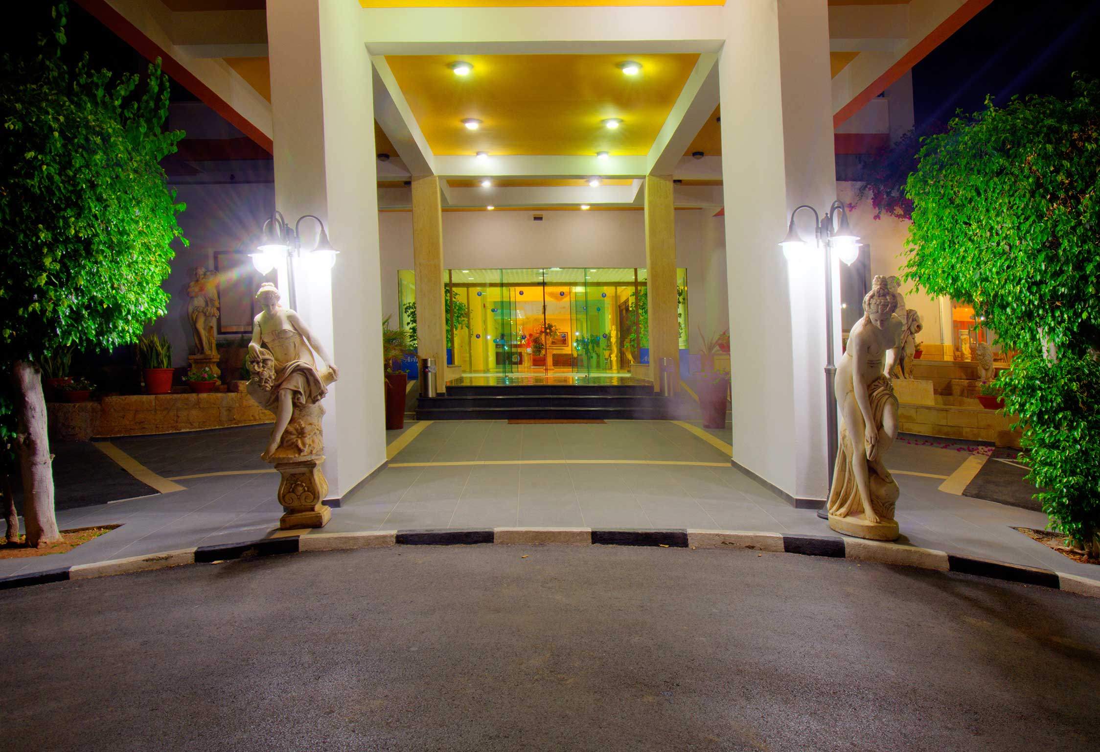 Avlida Hotel-Ulaz u hotel.jpg