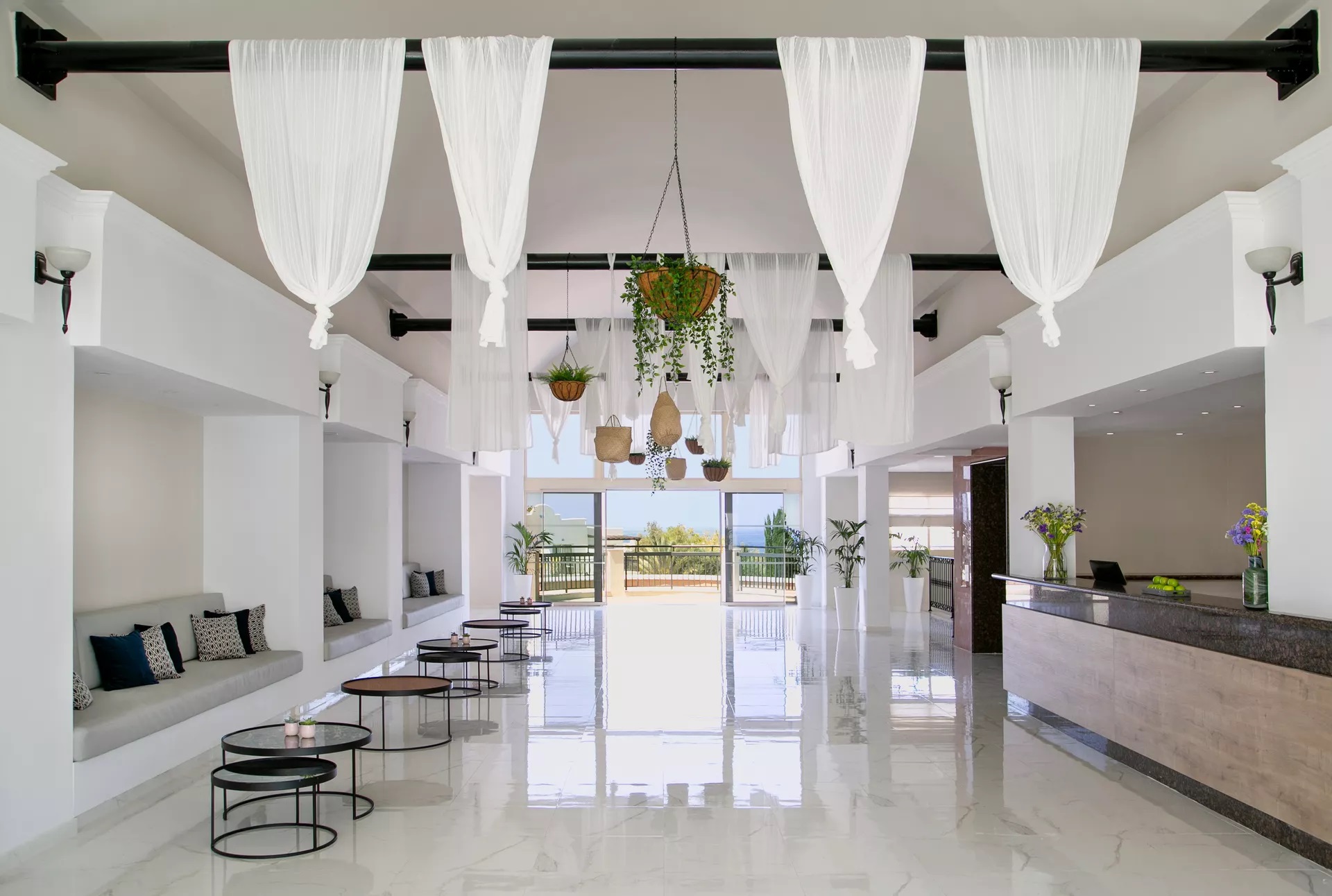 Louis Paphos Breeze-Recepcija.jpg