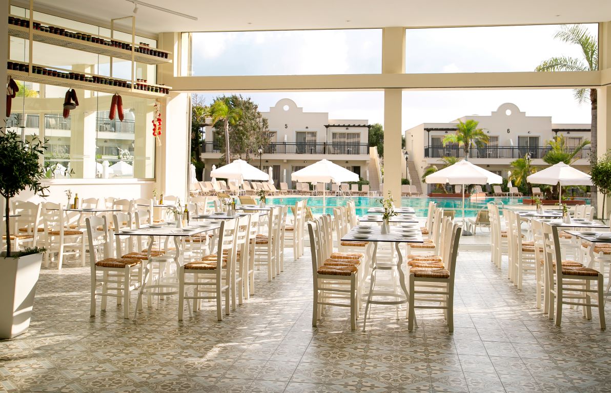 Louis Paphos Breeze-Terasa restorana.jpg