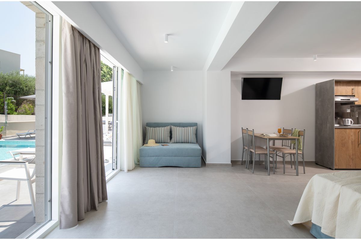 Hanioti Central Hotel-Porodicni apartman bazen.jpg