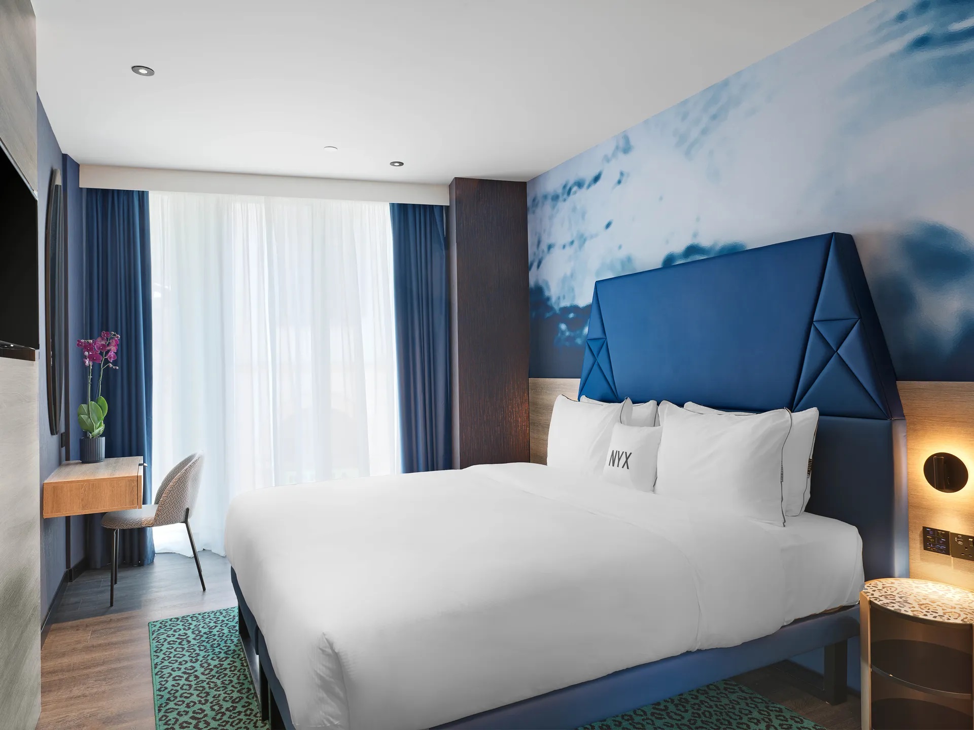 NYX Hotel Limassol by Leonardo-Superior soba.jpg
