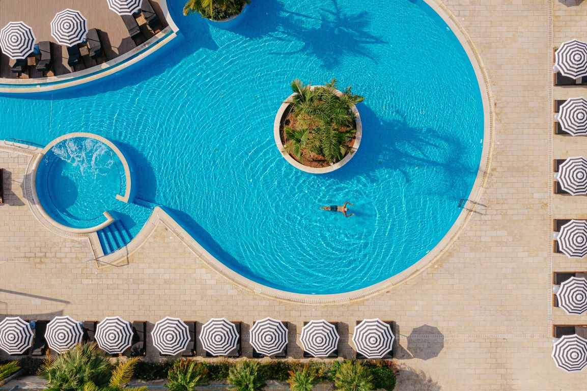 Royal Apollonia Limassol-Bazen.jpg