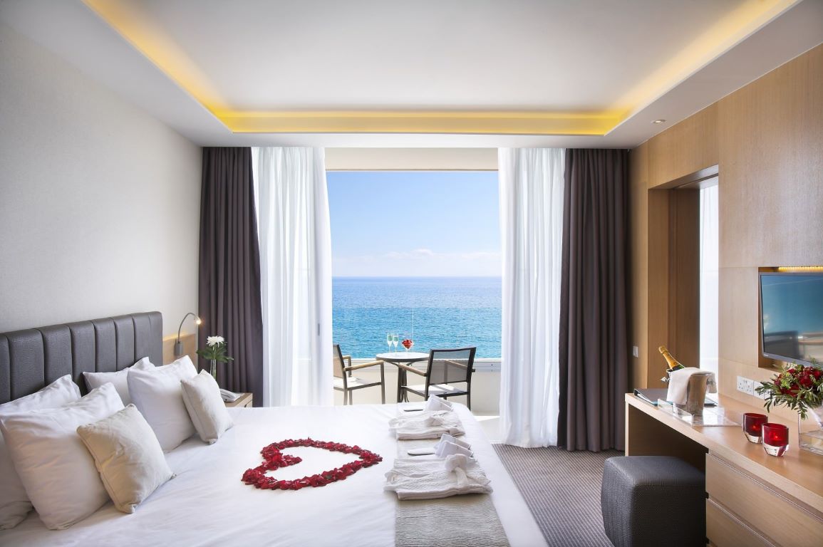 Royal Apollonia Limassol-Honeymoon suite.jpg