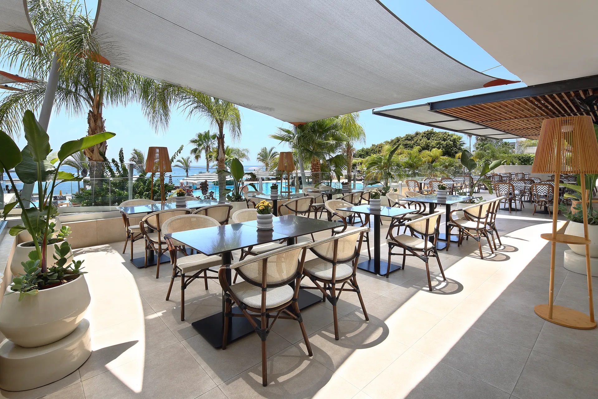 Royal Apollonia Limassol-Terasa restorana.jpg