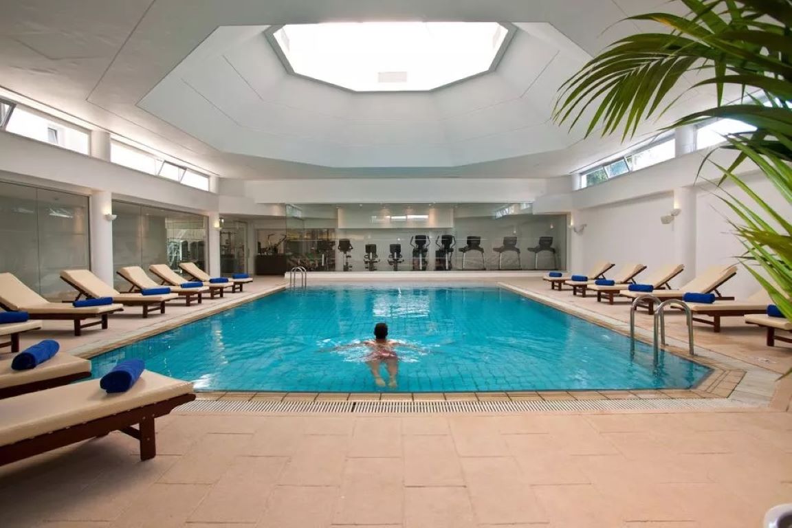 Royal Apollonia Limassol-Unutrasnji bazen.jpg