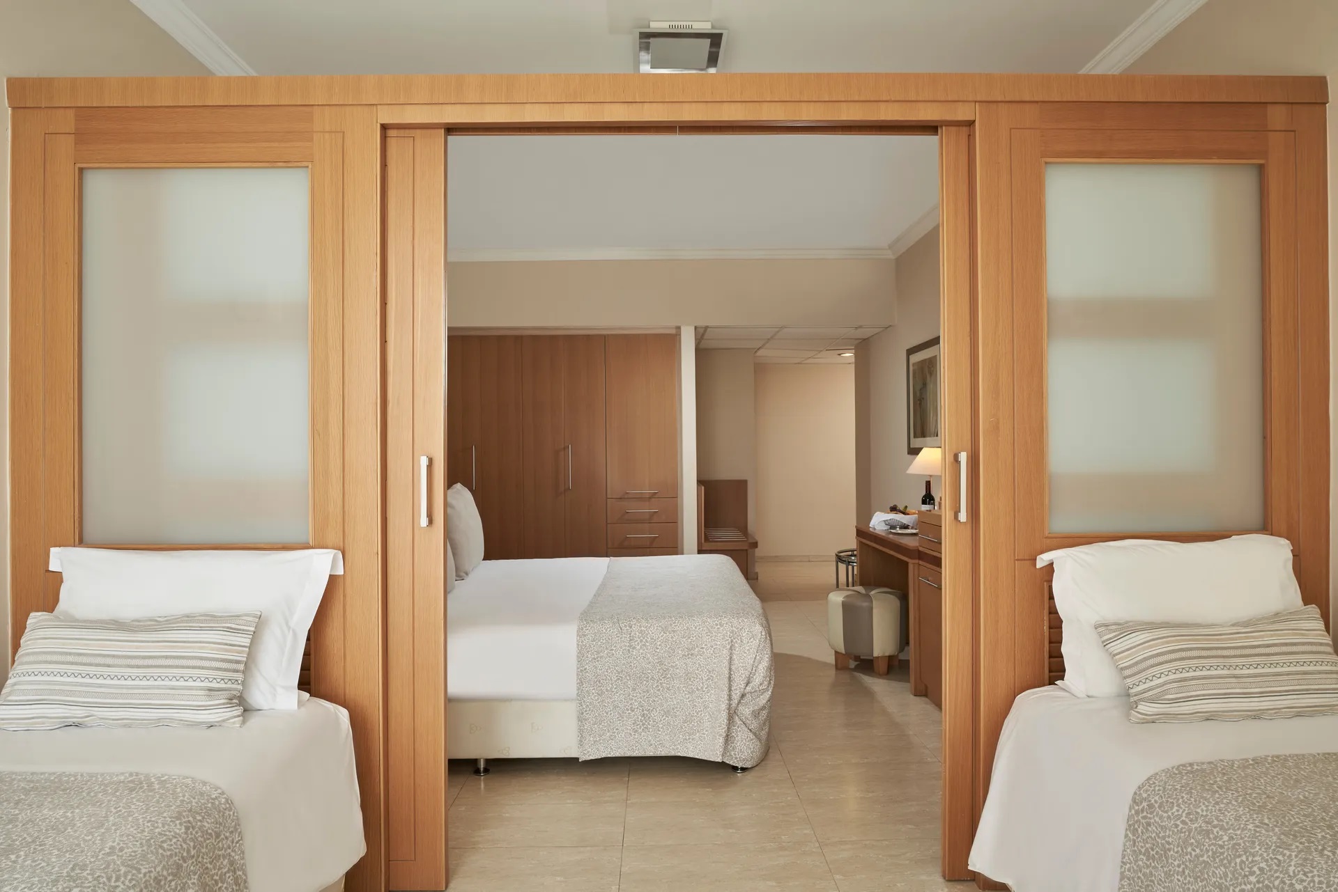 Atlantica Oasis Hotel-Porodicna soba pregrada.jpg