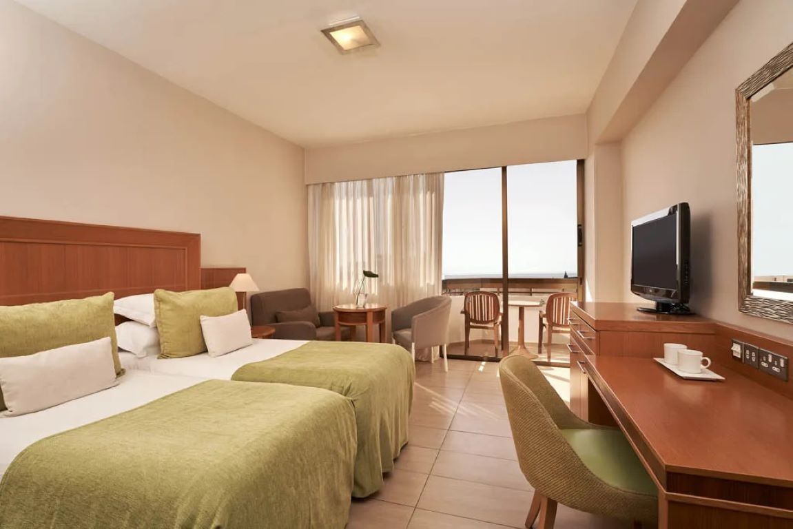 Atlantica Oasis Hotel-Standardna soba.jpg