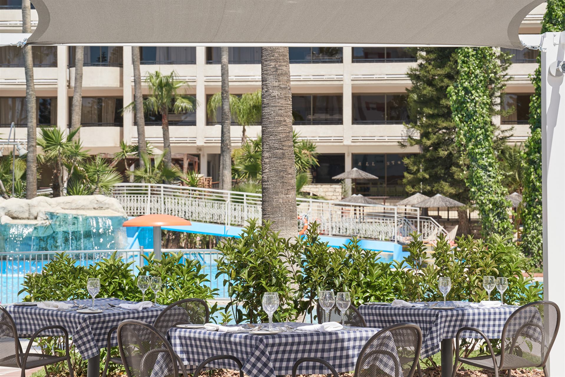 Atlantica Oasis Hotel-Terasa restorana.jpg