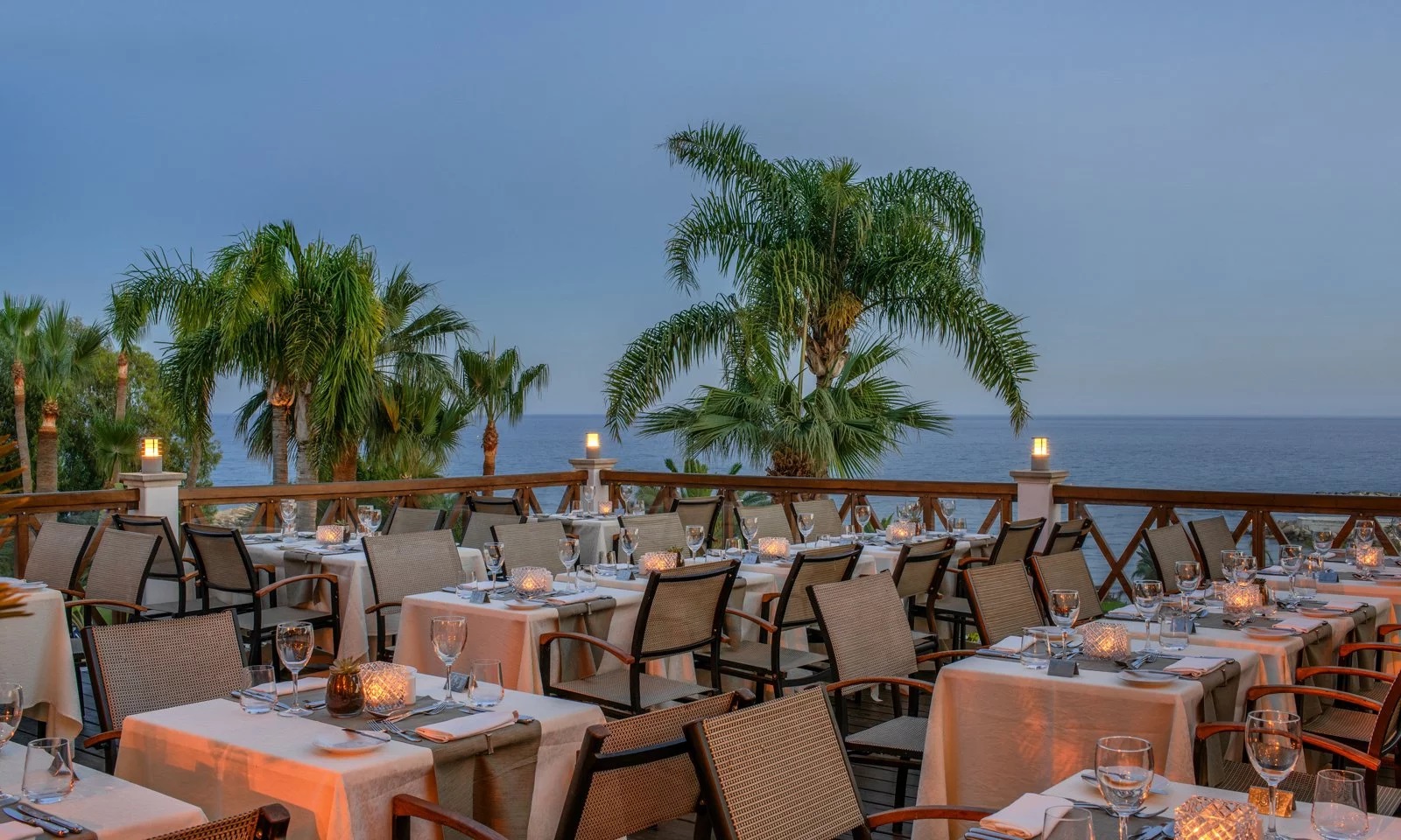 Mediterranean Beach Hotel-Glavni restoran.jpg