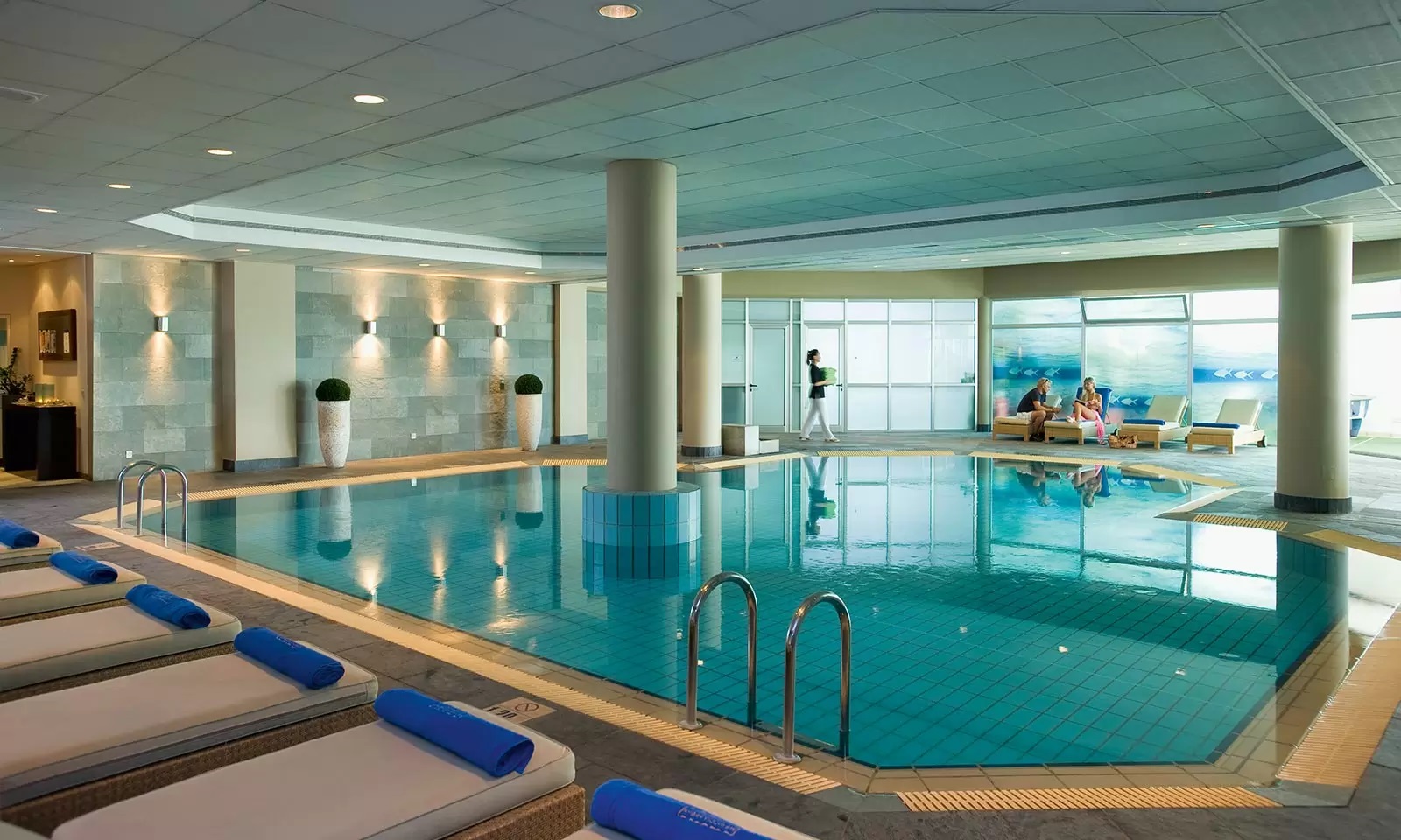 Mediterranean Beach Hotel-Unutrasnji bazen.jpg