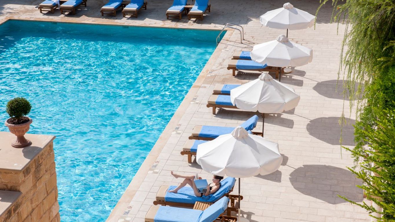 Elysium Hotel-Bazen za odrasle .jpg