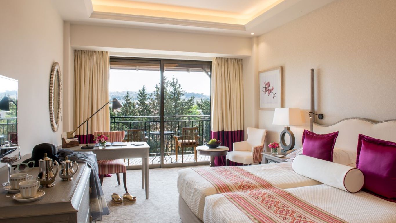 Elysium Hotel-Deluxe bedroom pogled kopno.jpg