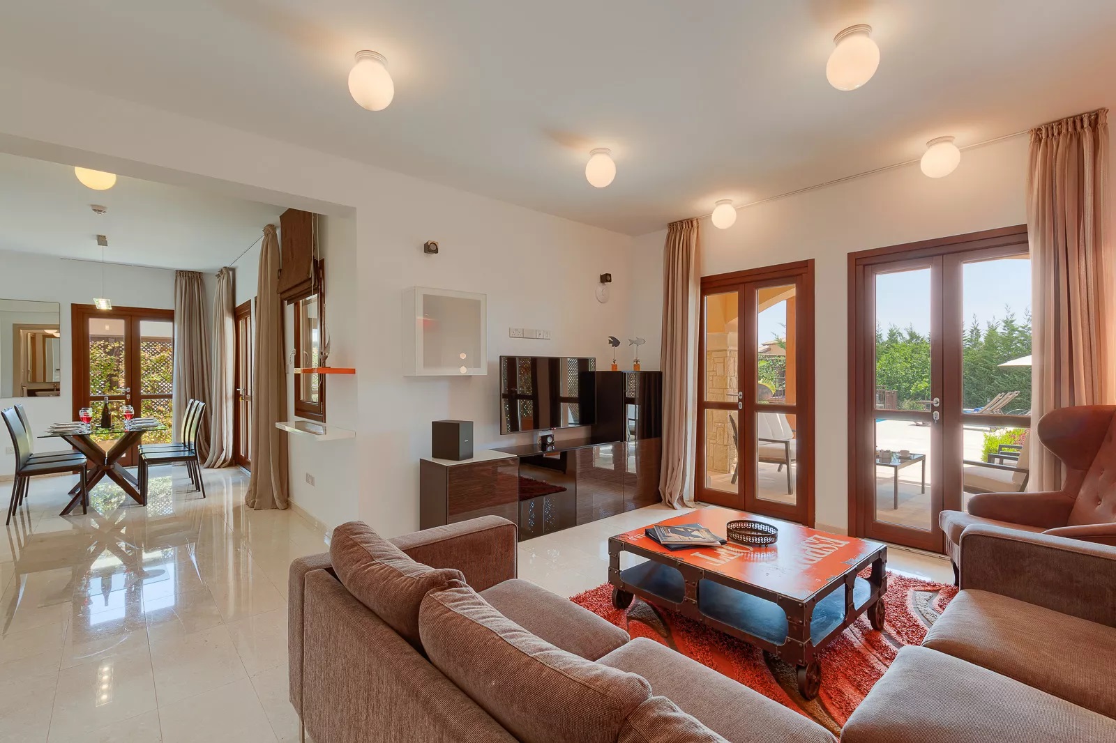 Aphrodite Hills Holiday Residences Elite Villas-Dvosobna Elite junior vila dnevna soba.jpg