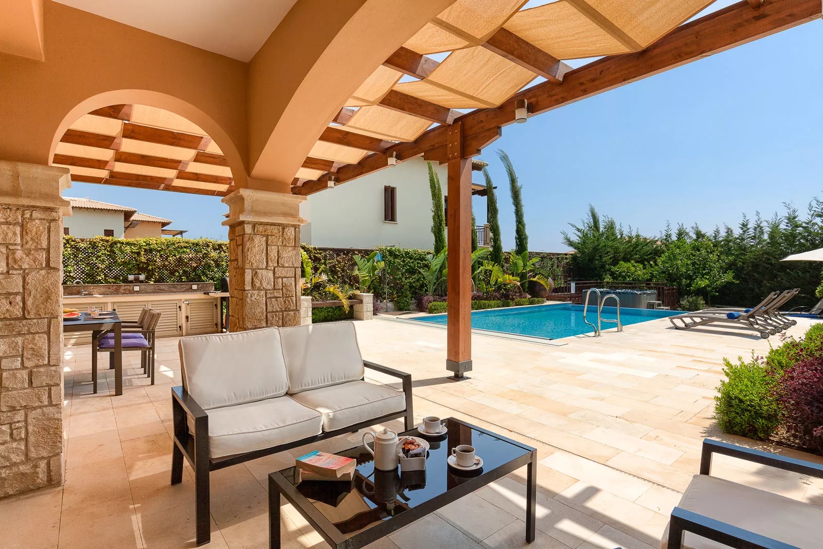 Aphrodite Hills Holiday Residences Elite Villas-Dvosobna Elite junior vila terasa.jpg