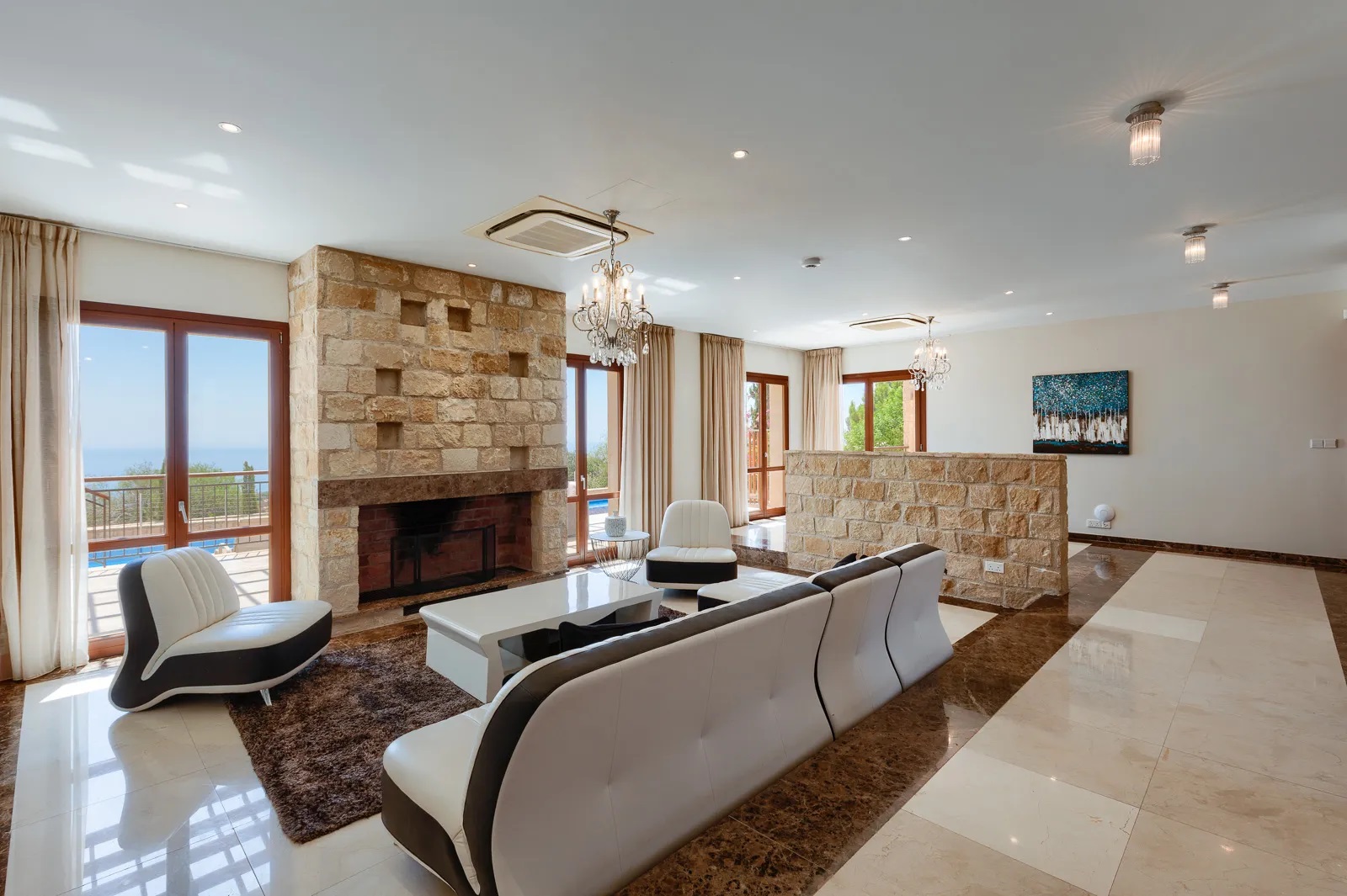 Aphrodite Hills Holiday Residences Elite Villas-Petosobna Elite superior vila dnevna soba.jpg