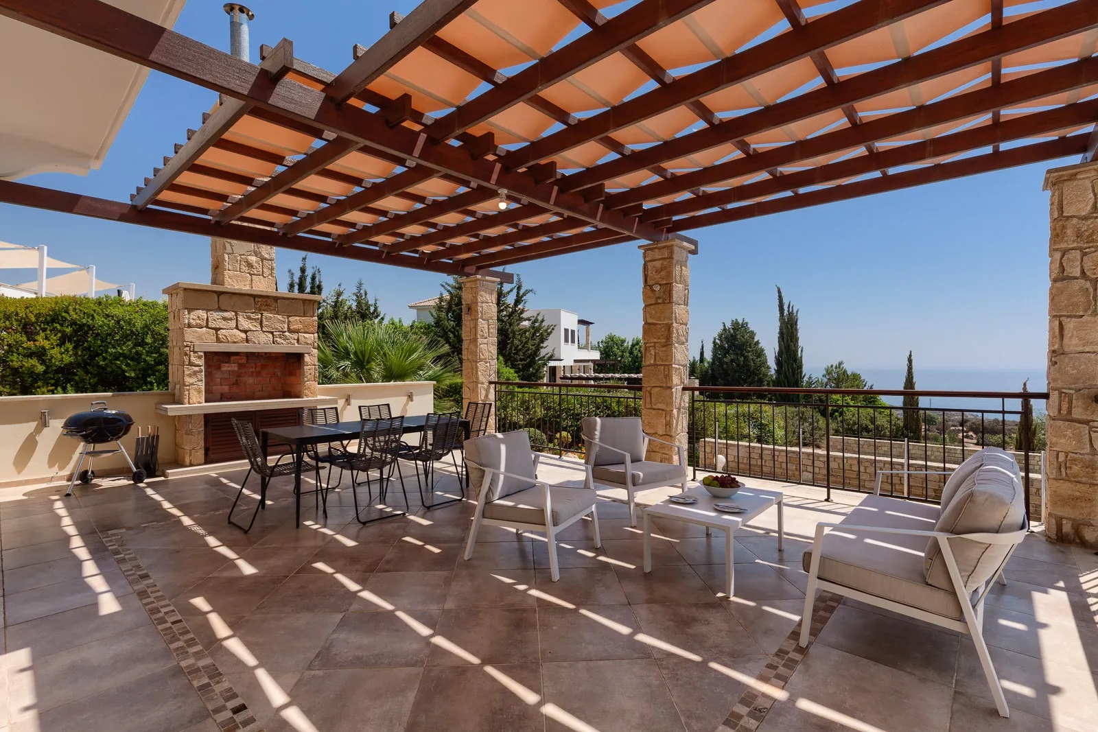 Aphrodite Hills Holiday Residences Elite Villas-Petosobna Elite superior vila terasa.jpg