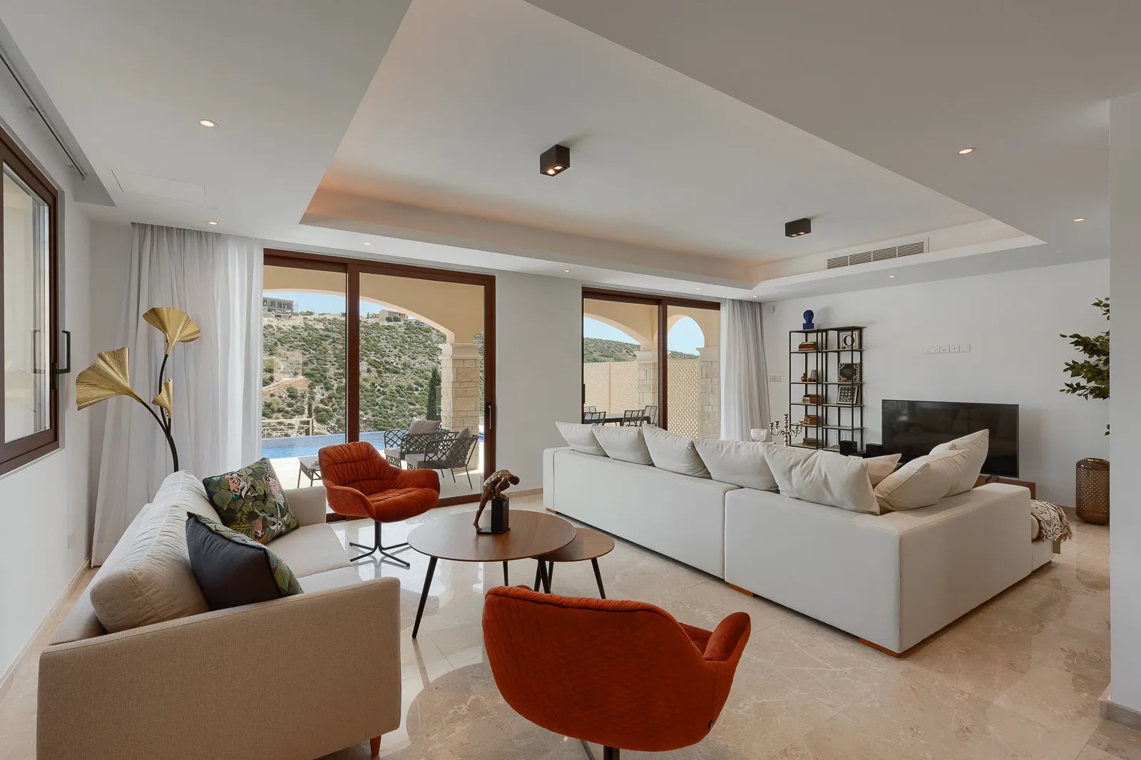 Aphrodite Hills Holiday Residences Elite Villas-Trosobna Elite junior vila dnevna soba.jpg
