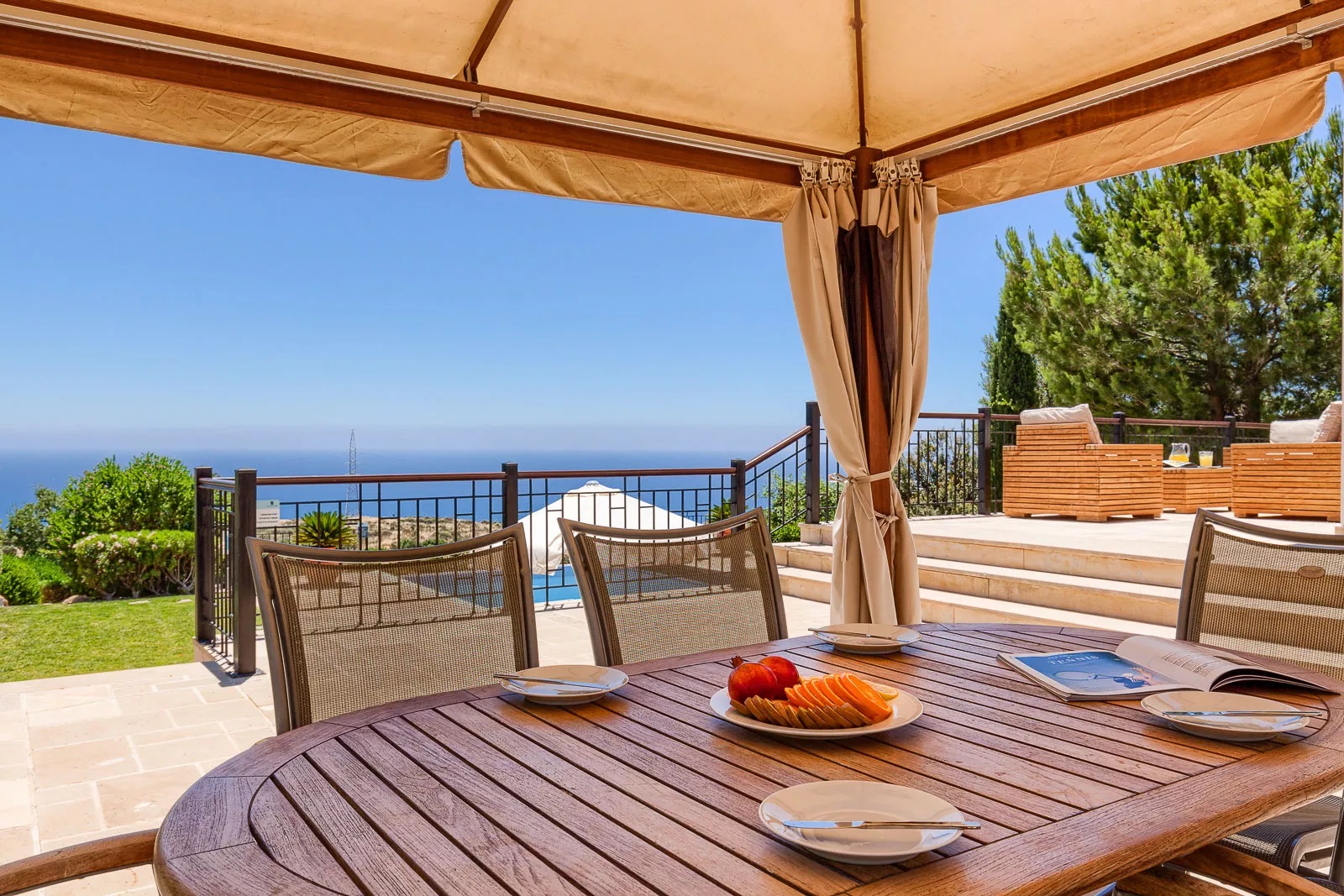 Aphrodite Hills Holiday Residences Elite Villas-Trosobna Elite superior vila terasa.jpg