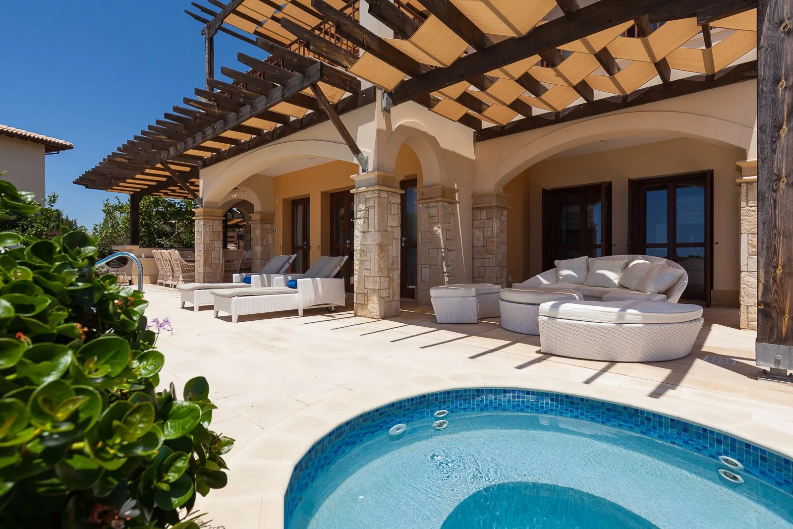 The Mythos Collection Villas-Cetvorokrevetna vila bazen.jpg