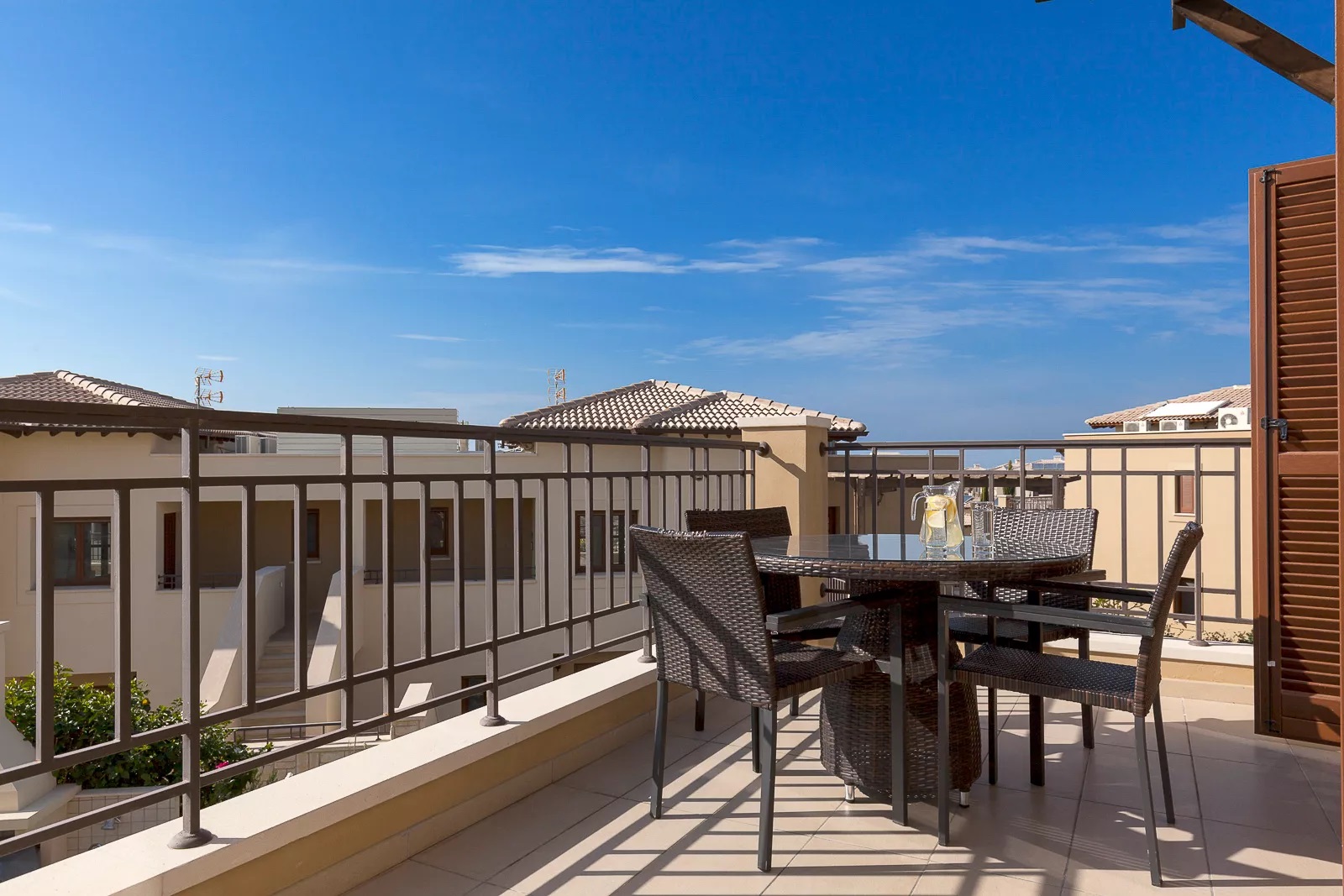 Premium Serviced Apartments-Dvosoban apartman terasa.jpg