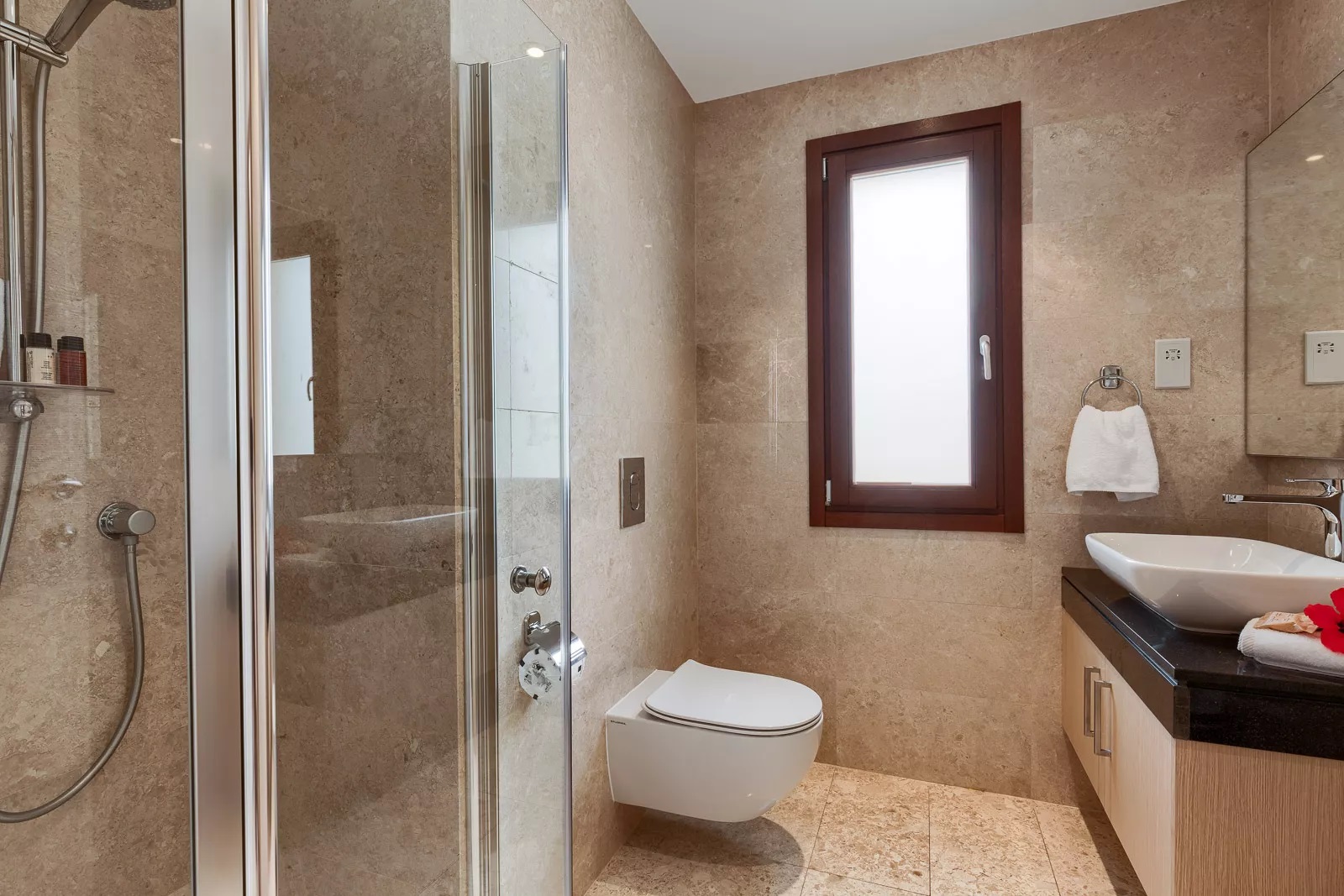 Premium Serviced Apartments-Trosoban apartman kupatilo.jpg
