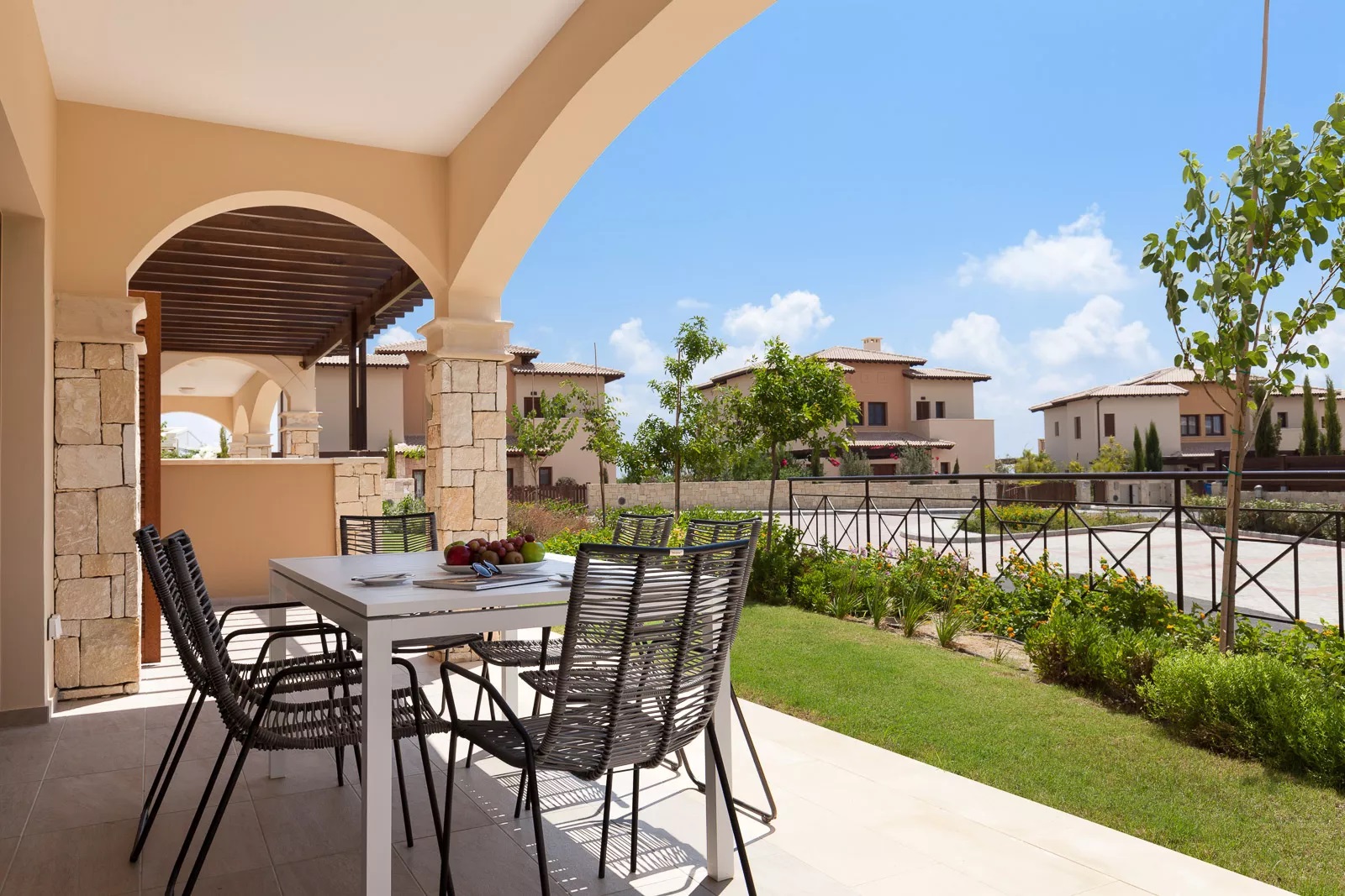 Premium Serviced Apartments-Trosoban apartman terasa.jpg