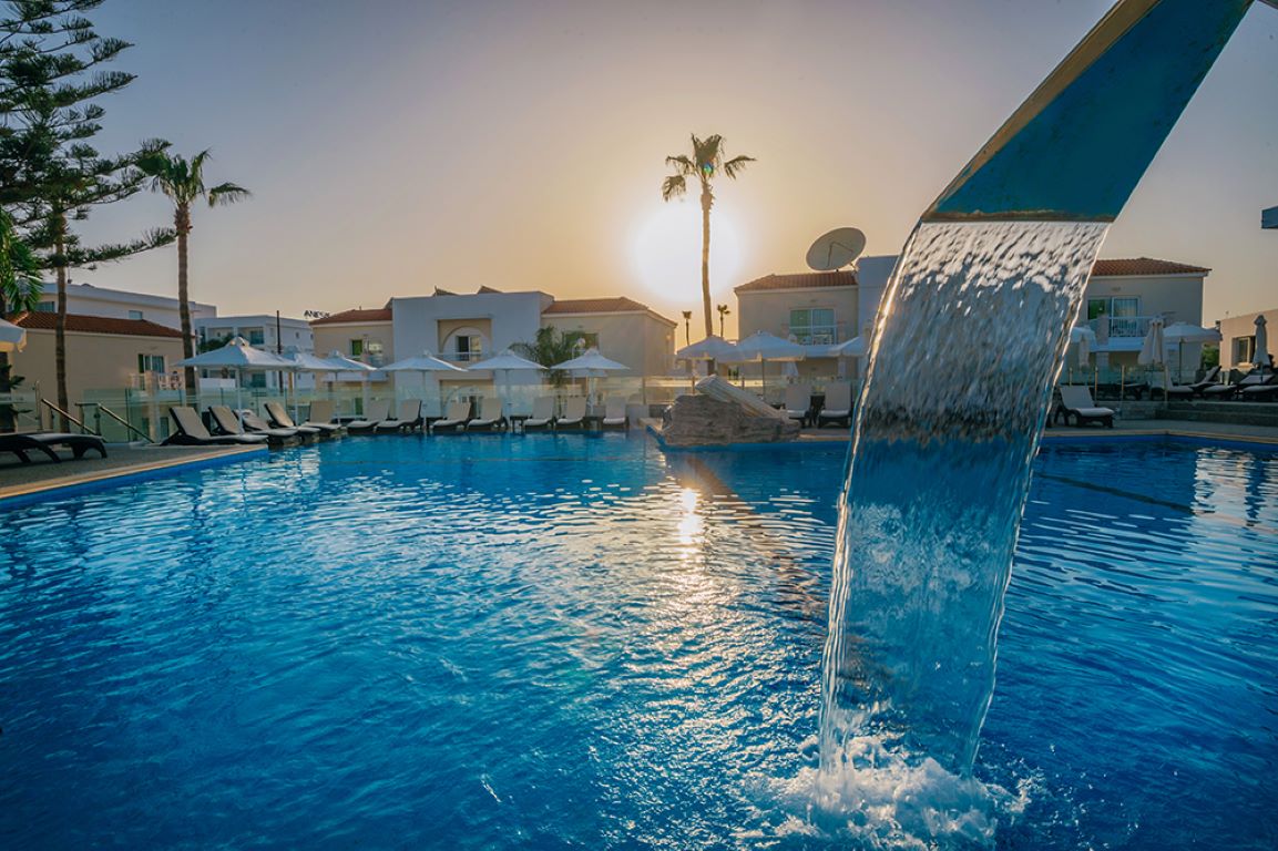 New Famagusta Hotel-Bazen.jpg