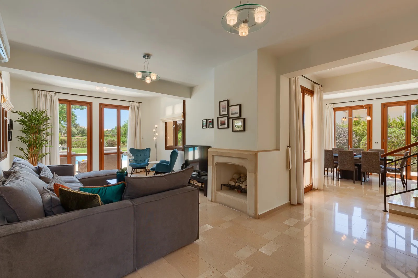 Superior Villas-Cetvorosobna vila dnevna soba.jpg