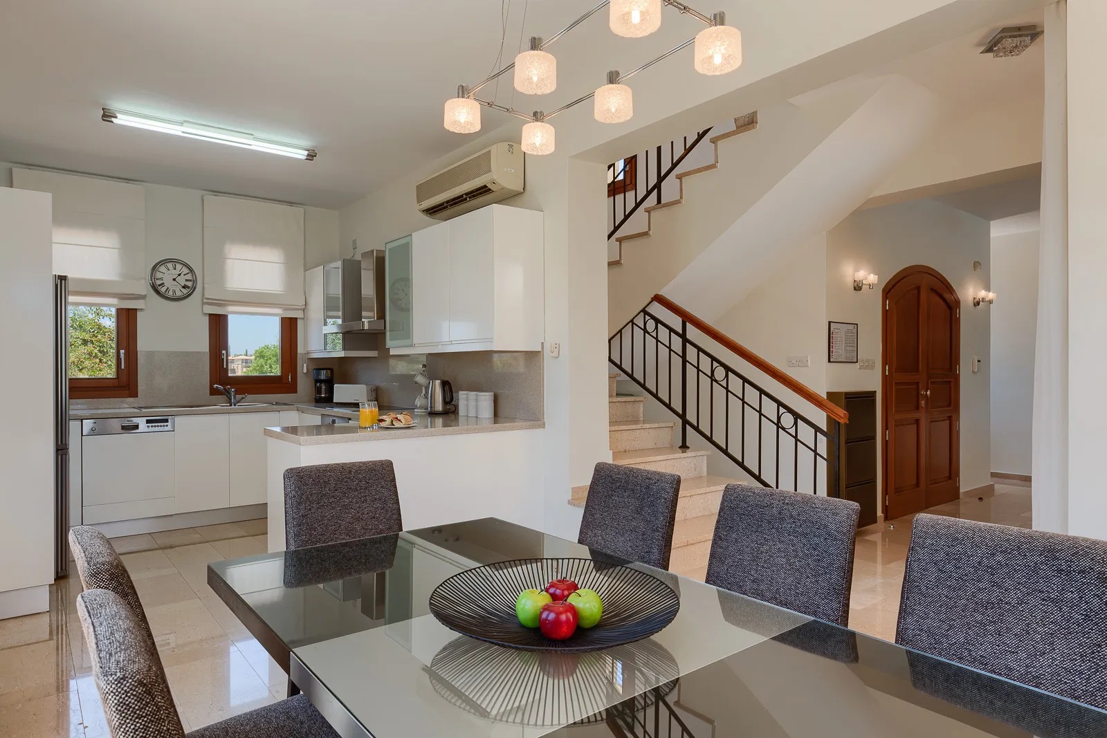 Superior Villas-Cetvorosobna vila trpezarija.jpg