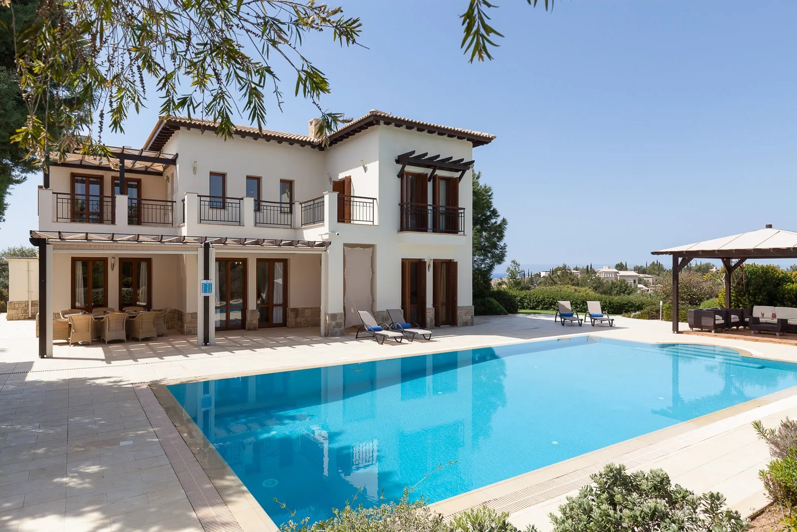 Superior Villas-Petosobna vila bazen.jpg