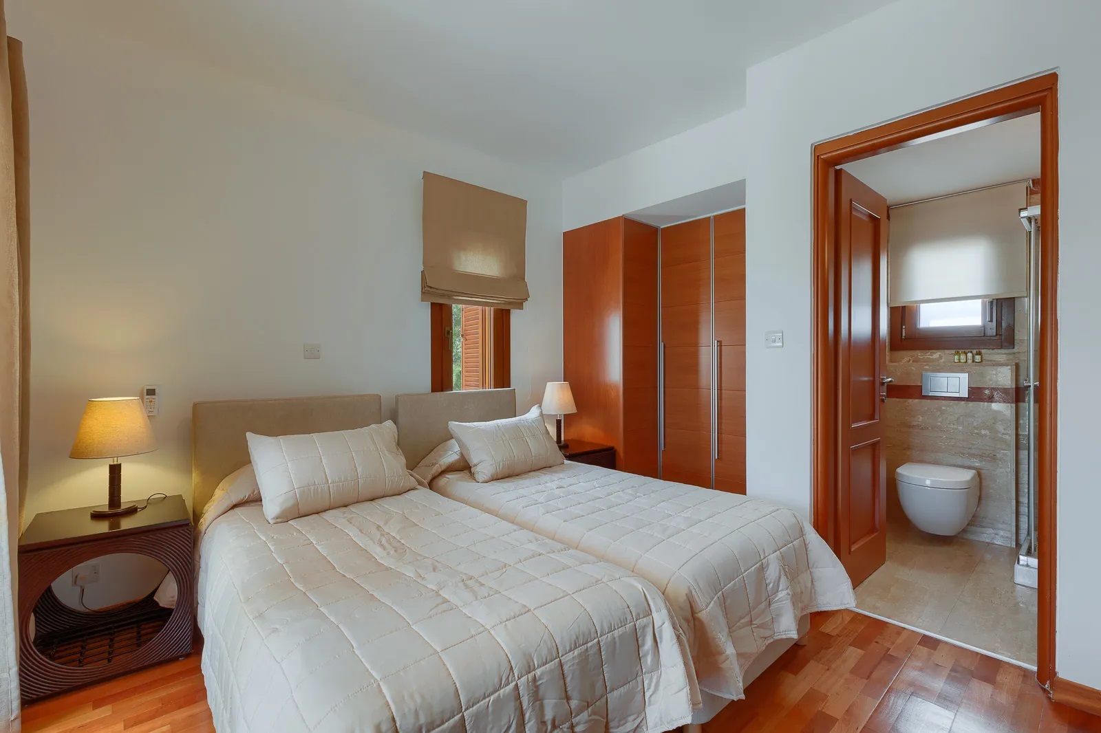 Superior Villas-Petosobna vila druga spavaca soba.jpg