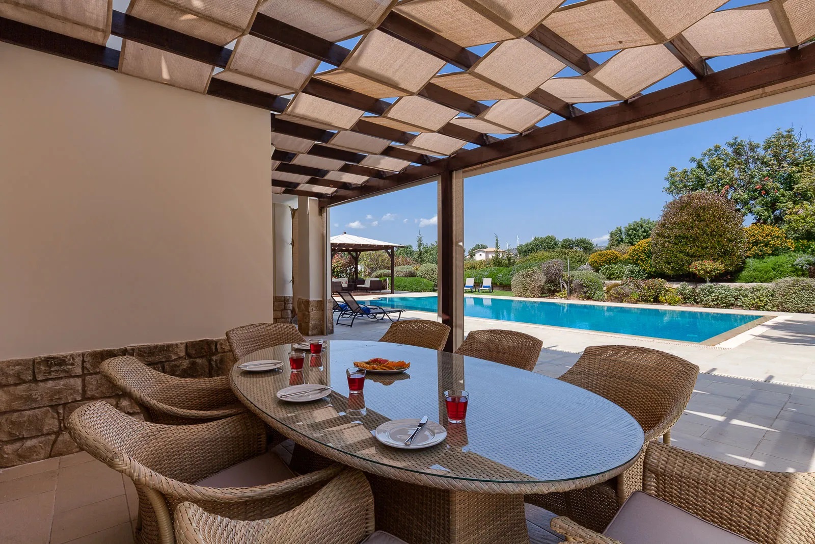 Superior Villas-Petosobna vila terasa.jpg