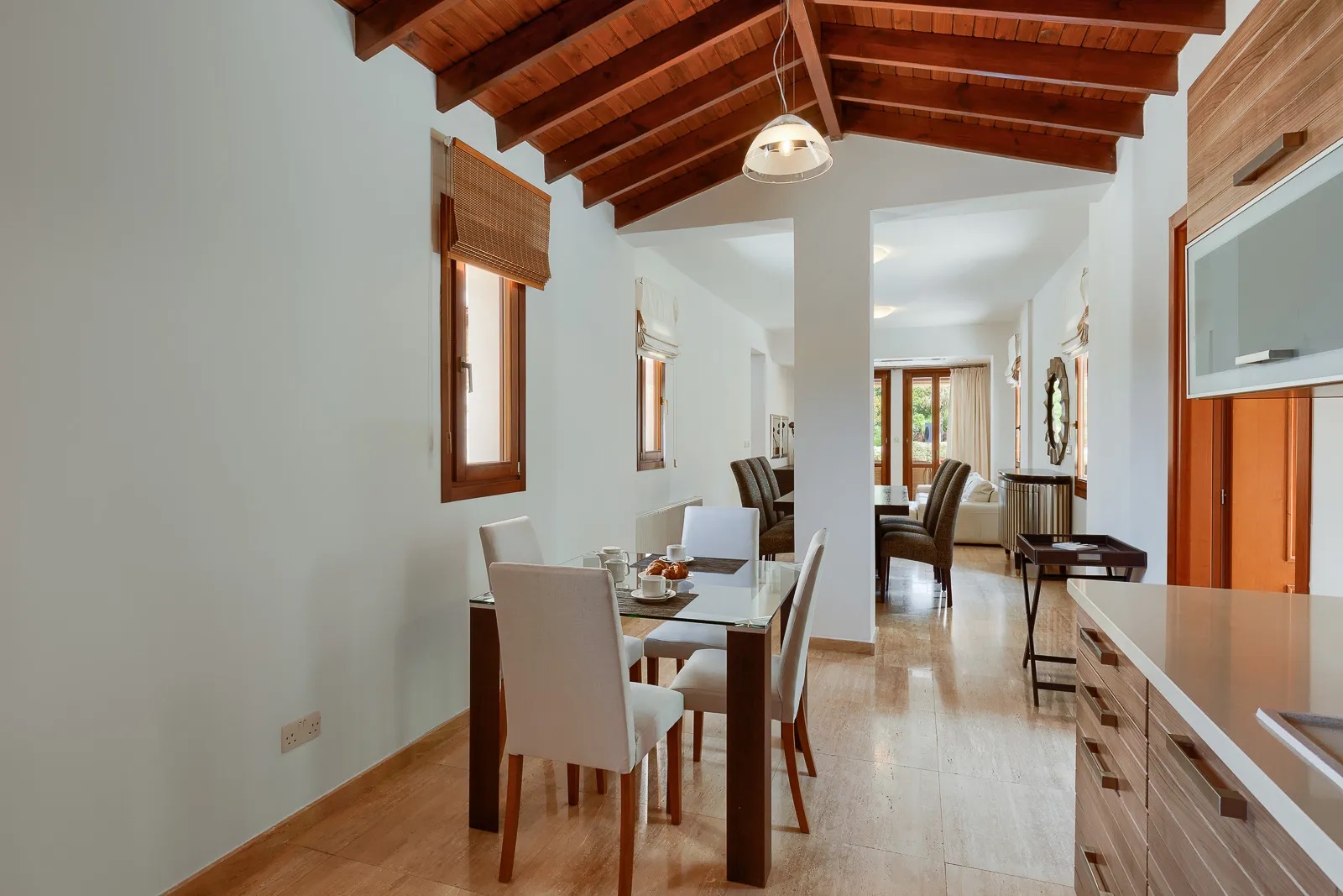 Superior Villas-Petosobna vila trpezarija.jpg
