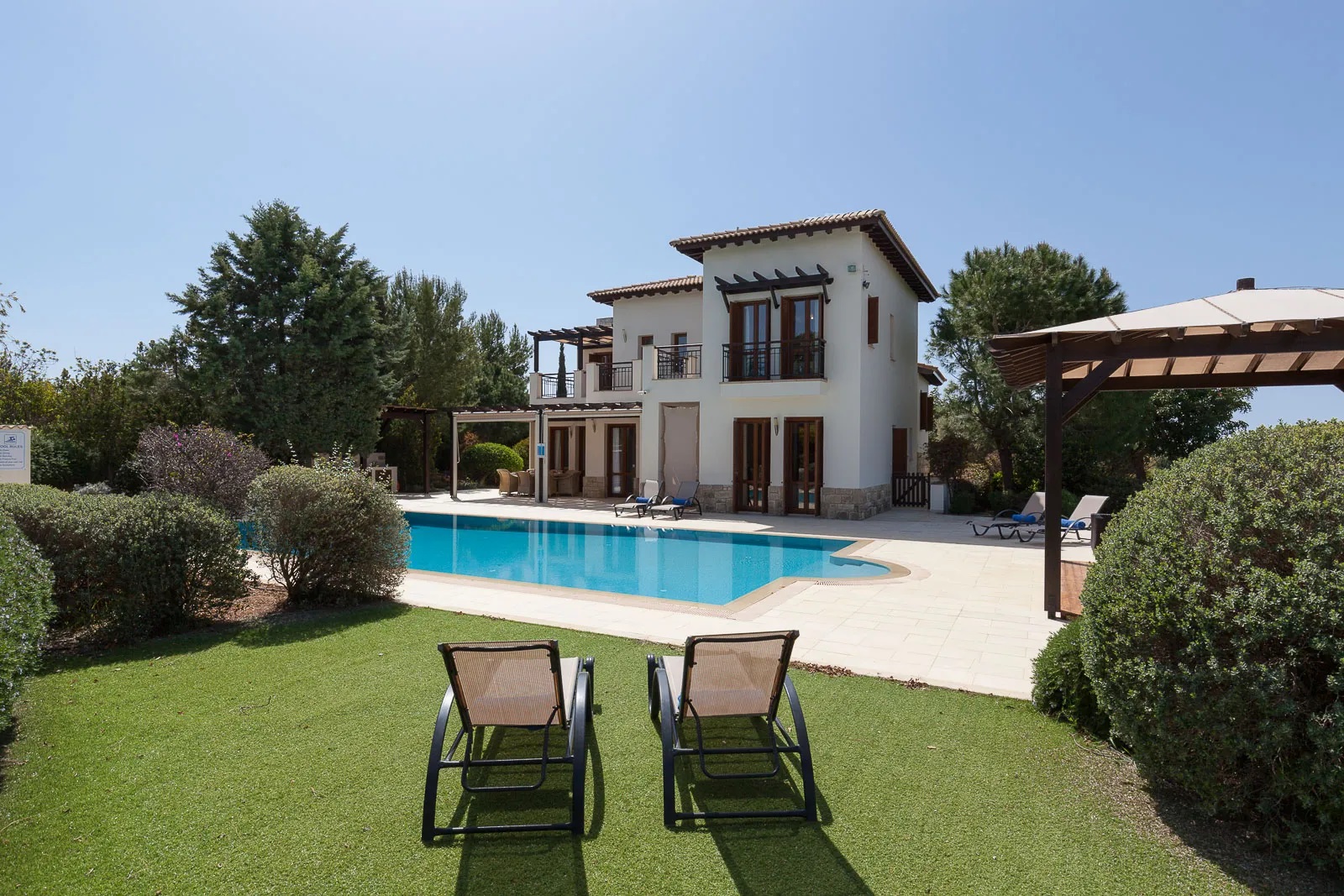 Superior Villas-Petosobna vila.jpg