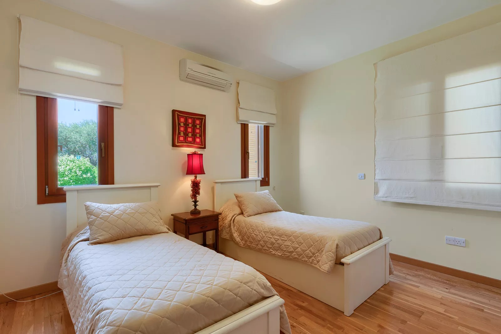 Superior Villas-Trosobna vila druga spavaca soba.jpg