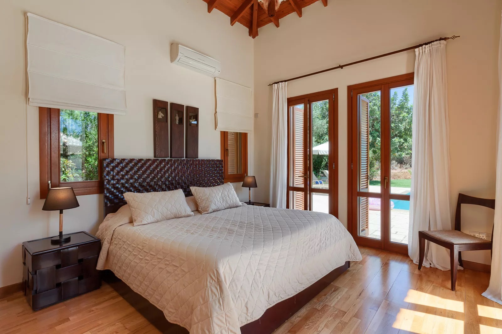 Superior Villas-Trosobna vila spavaca soba.jpg