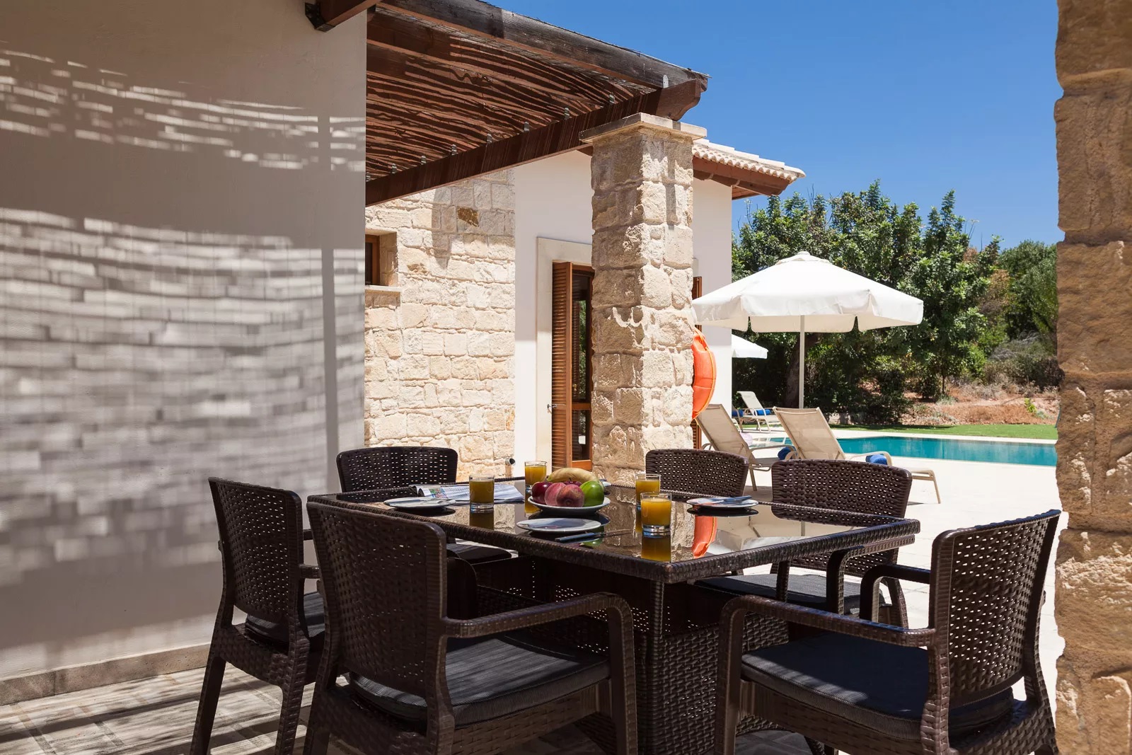 Superior Villas-Trosobna vila terasa.jpg