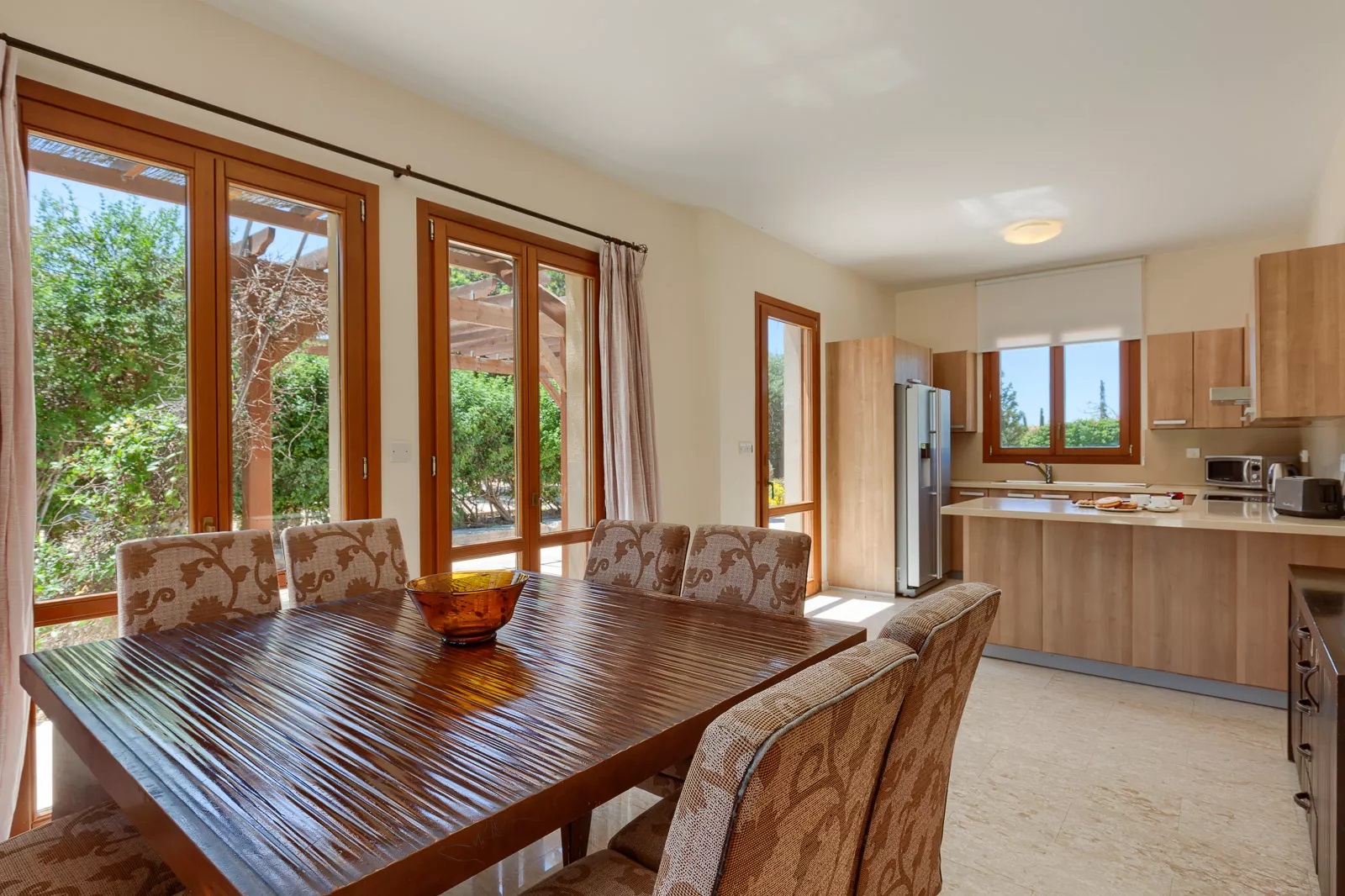 Superior Villas-Trosobna vila trpezarija.jpg