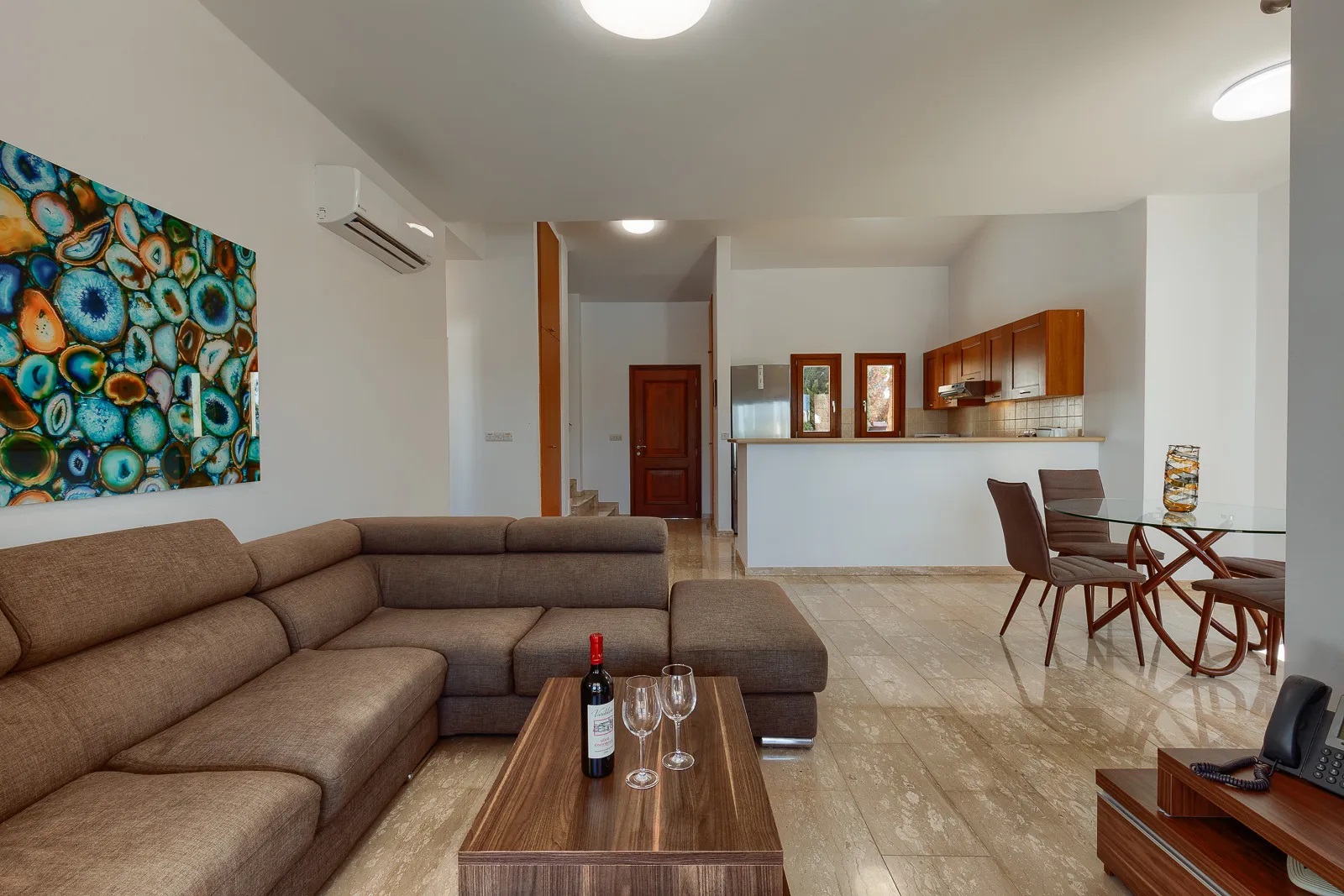 Junior Villas-Dvosobna vila privatni bazen dnevna soba.jpg