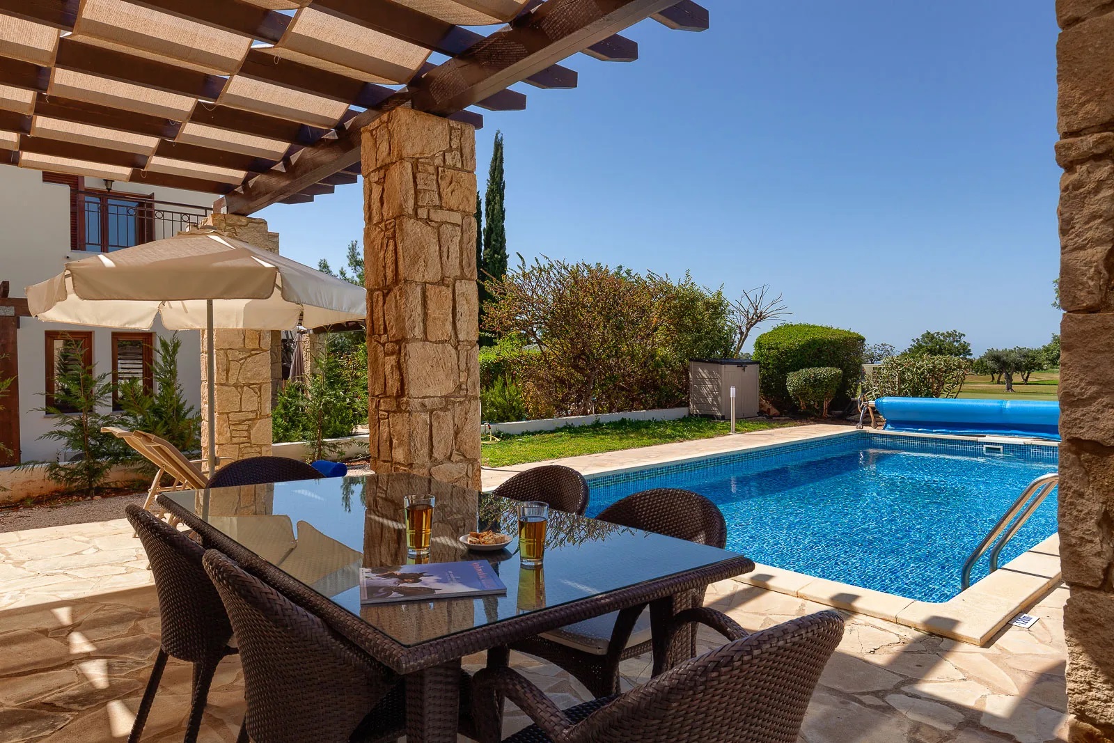 Junior Villas-Dvosobna vila privatni bazen terasa.jpg