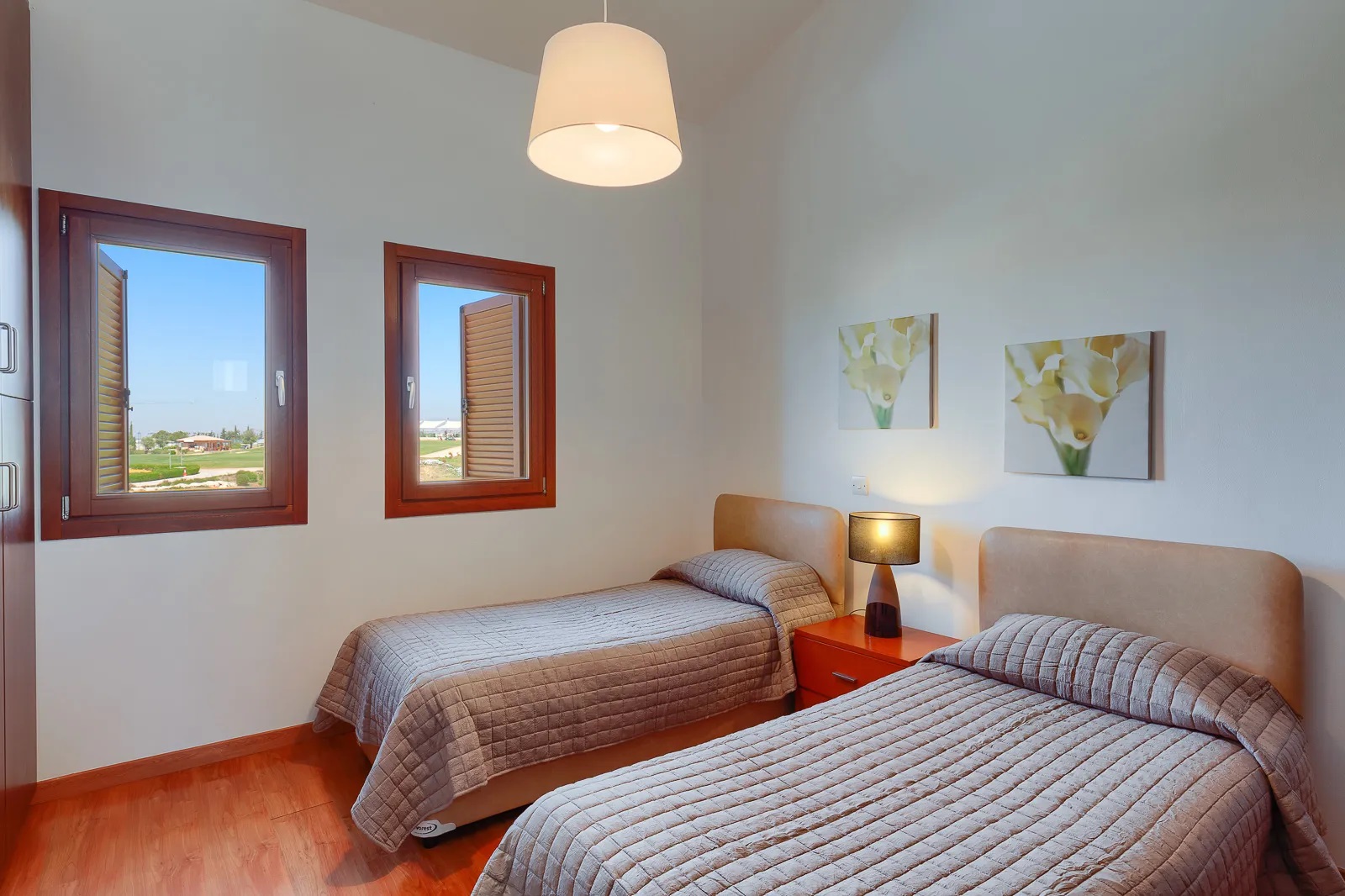 Junior Villas-Trosobna vila privatni bazen druga spavaca soba.jpg