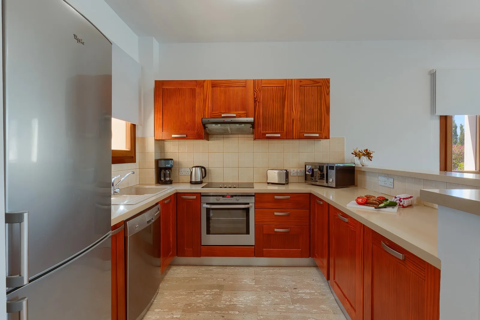 Junior Villas-Trosobna vila privatni bazen kuhinja.jpg