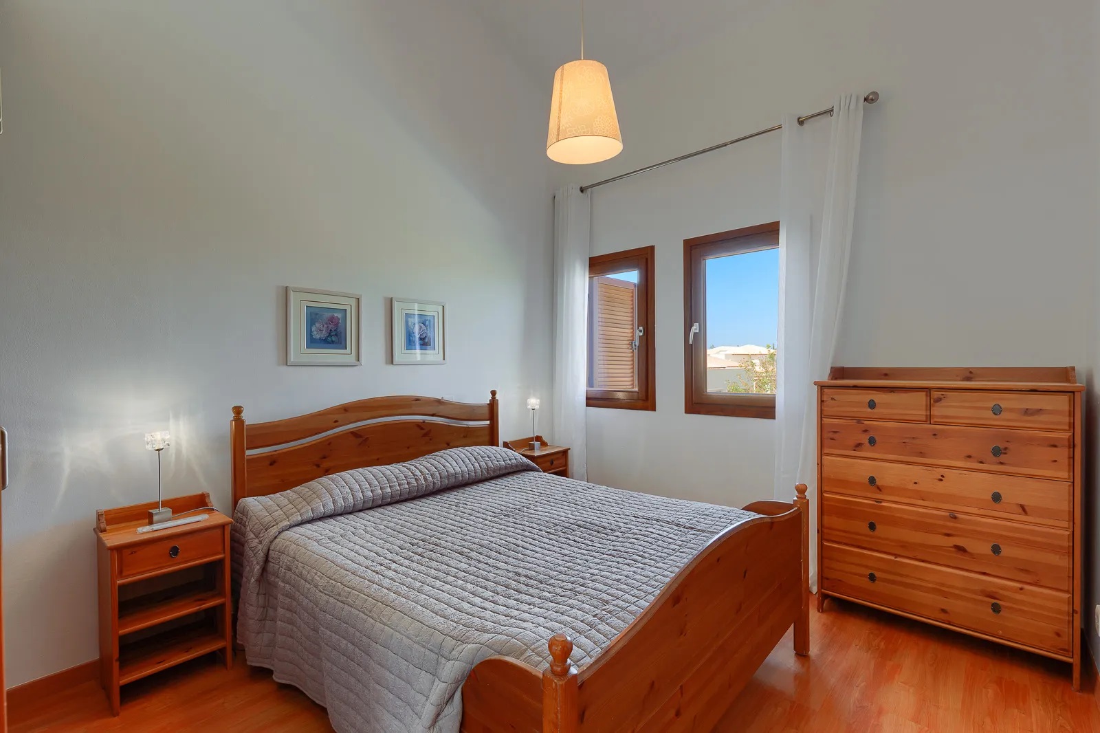 Junior Villas-Trosobna vila privatni bazen spavaca soba.jpg