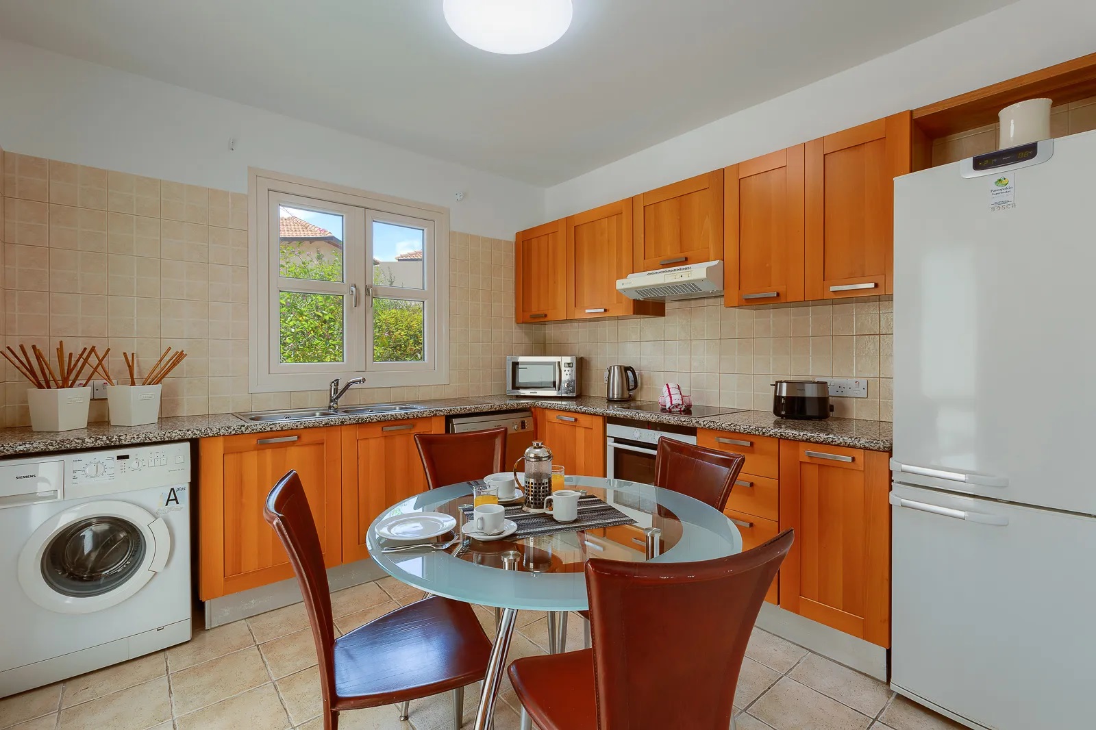 Junior Villas-Trosobna vila zajednicki bazen kuhinja.jpg